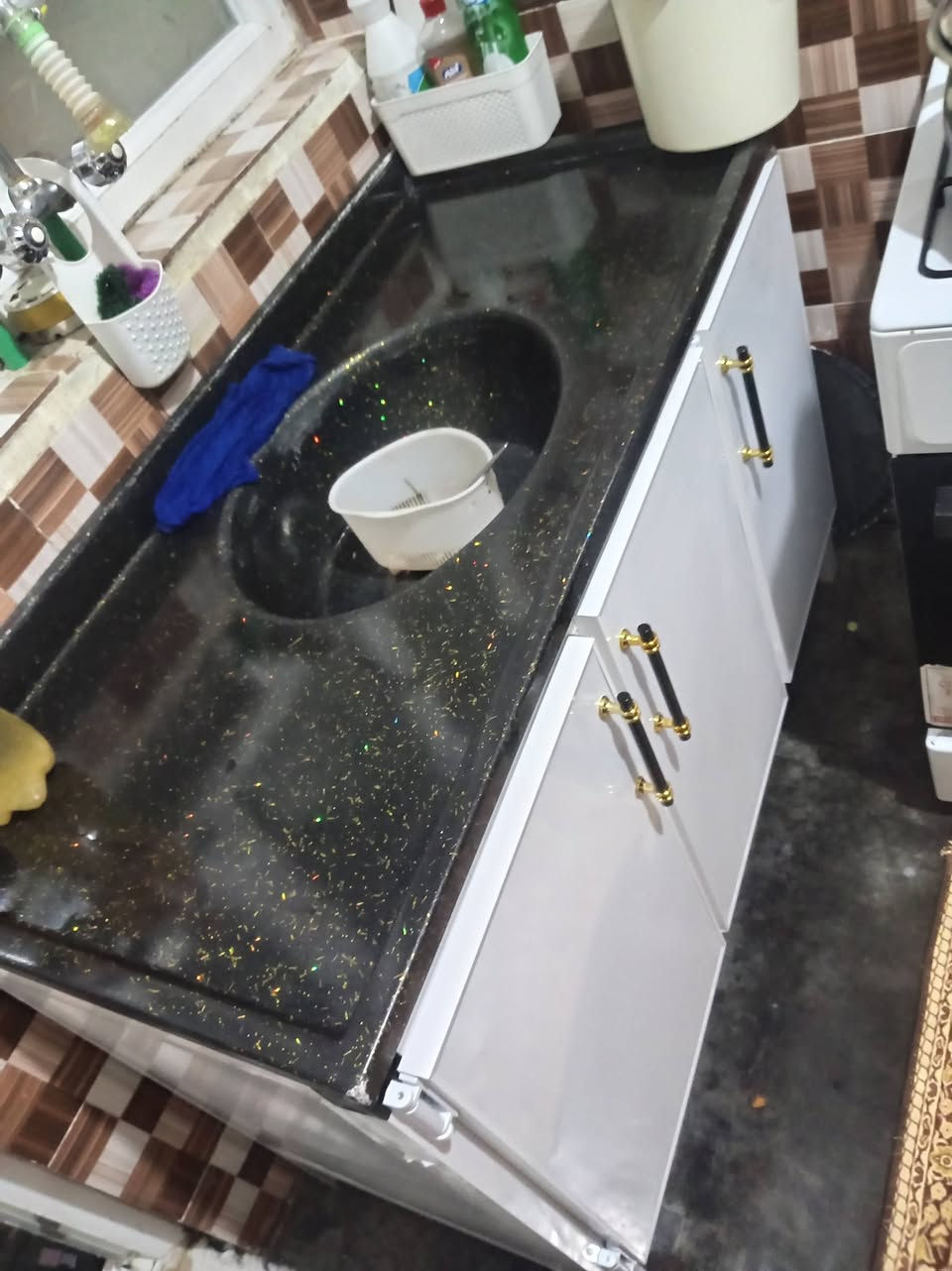 کەوانتەر بۆفرۆشتن ئەلەملیۆم دوومەتروو نیوو مەغسلەکەی متروو بیست لۆک یەک حەفتەیە کڕیوومە بەلۆکی  شوین کلار سموود ژم ***********
