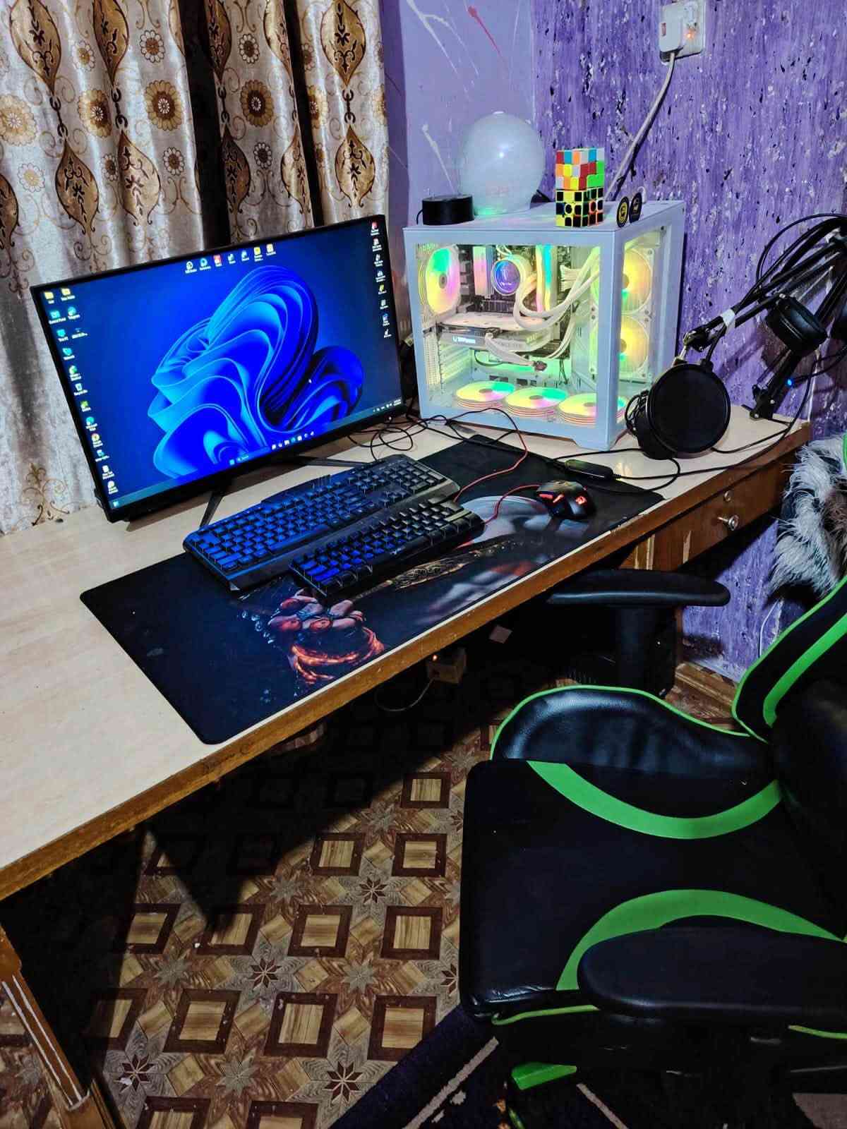 كرت الشاشة:.. 8G. RTX 4060 —  أبيض، Zotac Gaming
المذربورد: ASUS PRIME B650M-A CSM
المعالج:AMD Ryzen 5 8500G
الرام: T-Force Delta DDR5 — 32GB 5600MHz
5.M.2..1000g+500+250
التبريد المائي: GAMDIAS CHIONE — راديتر 240mm
مزود الطاقة: Segotep GM750W — 750W Fully Modular
الكيس: GAMDIAS —  RGB / Aura Sync / ARGB
+شاشه من شركه 180هرتز AOC +2k 

للتواصل والاستفسار   ***********

نص مكتوب في الصور:
- OBS Studio GameLoop RedM Steam Discord Rockstar Games ... TurboVPN
- Settings
- ammar liu
- Amar12462@gmail.com
- Find a setting
- Home
- System
- Bluetooth & devices
- Network & internet
- Personalization
- Apps
- Accounts
- Time & language
- Gaming
- Accessibility
- Privacy & security
- Windows Update
- System > About
- DESKTOP-CNFJMMV
- System Product Name
- Rename this PC
- Device specifications
- Copy
- Device name
- Processor
- AMD Ryzen 5 8500G w/ Radeon 740M Graphics
- 3.55 GHz
- Installed RAM
- 32.0 GB (31.2 GB usable)
- Device ID
- 47E4D331-0A9C-4155-99E2-284815CAA0B7
- Product ID
- 00330-80000-00000-AA877
- System type
- 64-bit operating system, x64-based processor
- Pen and touch
- No pen or touch input is available for this display
- Related links
- Domain or workgroup
- System protection
- Advanced system settings
- Windows specifications
- Edition
- Windows 11 Pro
- Version
- 24H2
- Installed on
- 1/14/2025
- OS build
- 26100.3037
- Experience
- Windows Feature Experience Pack 1000.26100.48.0
- Microsoft Services Agreement
- Microsoft Software License Terms
- Search
- NVIDIA Control Panel File Edit Desktop 3D Settings Help Back Select a Task... 3D Settings Adjust image settings with preview Manage 3D settings Configure Surround, PhysX Display Change resolution Adjust desktop color settings Rotate display View HDCP status Set up digital audio Adjust desktop size and position Set up G-SYNC Set up multiple displays Video Adjust video color settings Adjust video image settings NVIDIA CONTROL PANEL Game Ready Driver Version 560.94 NVIDIA GeForce RTX 4060