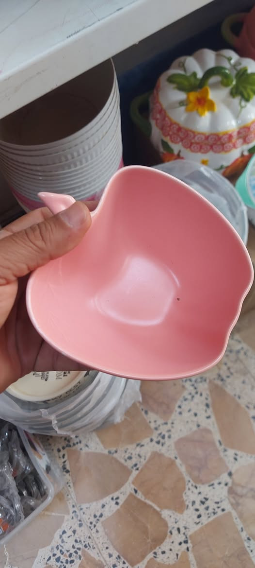 اهلآ وسهلا بكم  نوفر لكم مواد منزليه وحاجة الف وانسب الأسعار  العنوان ماقبل اسواق الشورجه قرب الكرادين منطقة الطي  يوجد خدمة توصيل داخل الطي؟  وارجو المتابعه 🥰🥰 🥰بناية حجي حسين الكرادي؟ ***********؟ ملاحظه كل قطعه الف دينار فقط 🥰🥰🥰
