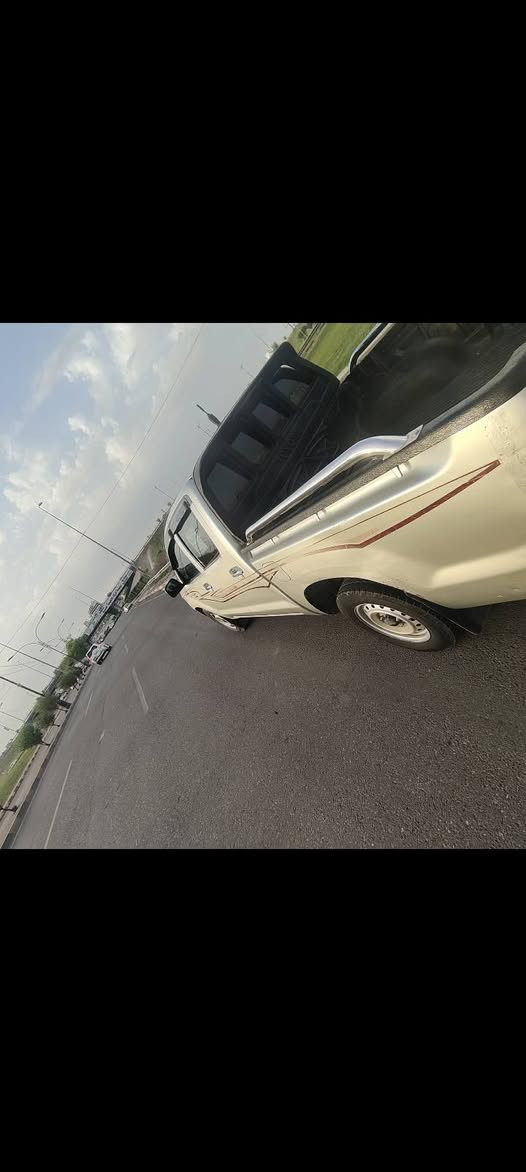 هايلوكس • ٢٠٠٦ • بدون صبغ