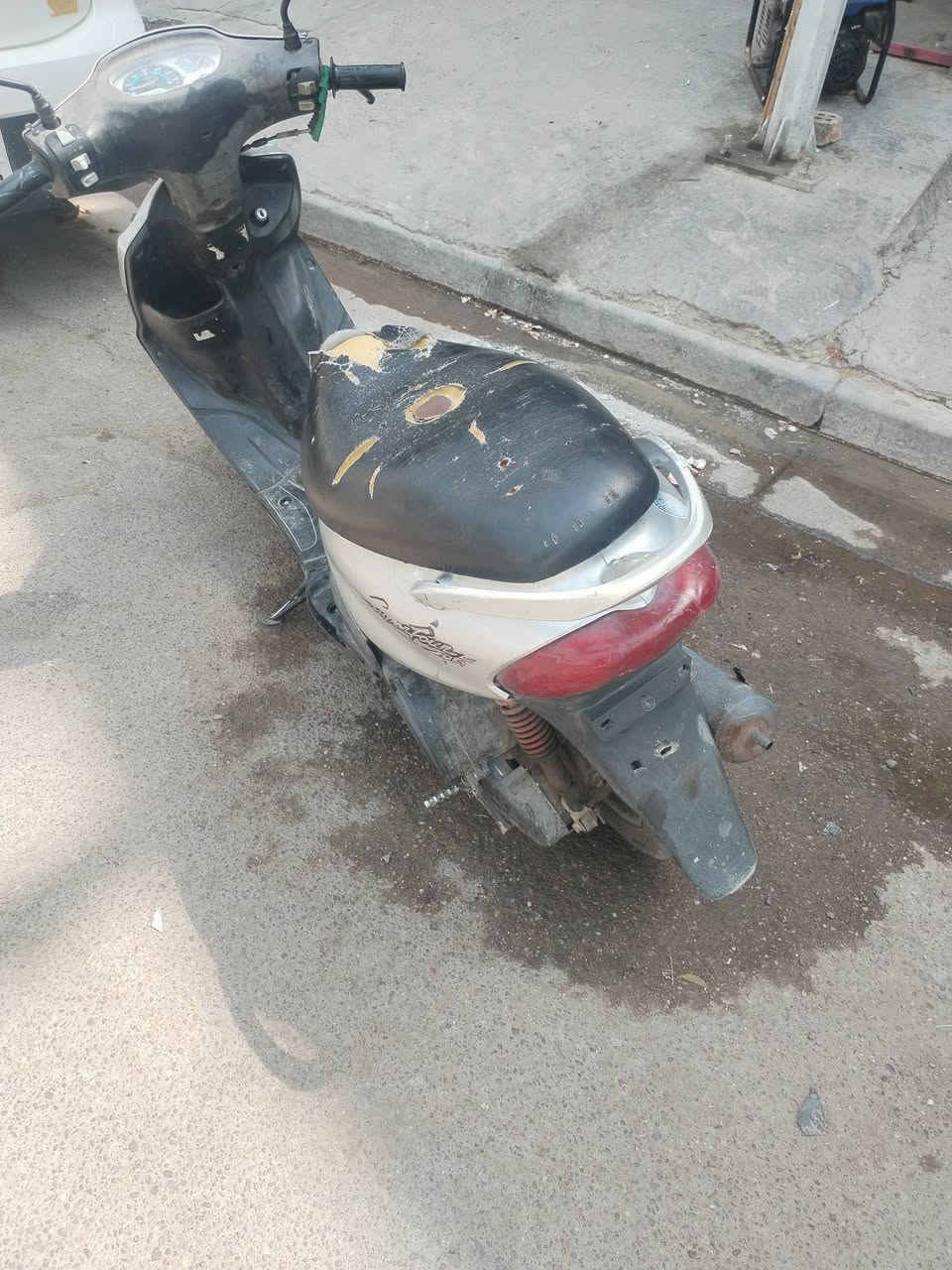 سلام عليكم
ماكس قجمه للبيع
دراجه نضيفه وبلاديه كهربائيات كلهه شغاله
دراجه شغاله سلف وهندر مابيهه نقص
كفرات كامله بلاديه
سعرهه 350 قفل
الشراي يتصل ***********
العنوان بغداد

