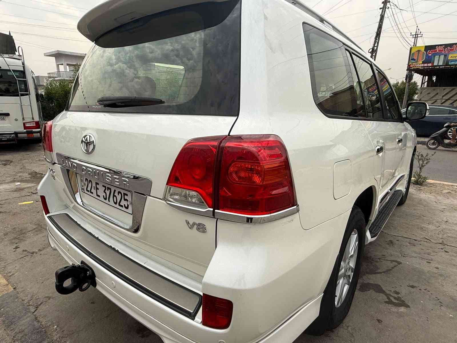 للبيع: تويوتا لاند كروزر GXR V8 موديل 2013
رقم   (أربيل)

• الموقع: بغداد 
• الممشى: 190 لف

المواصفات:
    • بصمة ابواب وتشغيل 
• فتحة سقف.
• ثلاجة.
• تحكم بالدركسون.
• حساسات أمامية وخلفية.
• مرايات شفط.
• شاشة
• كاميرا خلفية.
• أزرار إنارة أمامية.

السيارة جاهزة ونظيفة جداً 
📞 للاستفسار والاتصال:
***********
