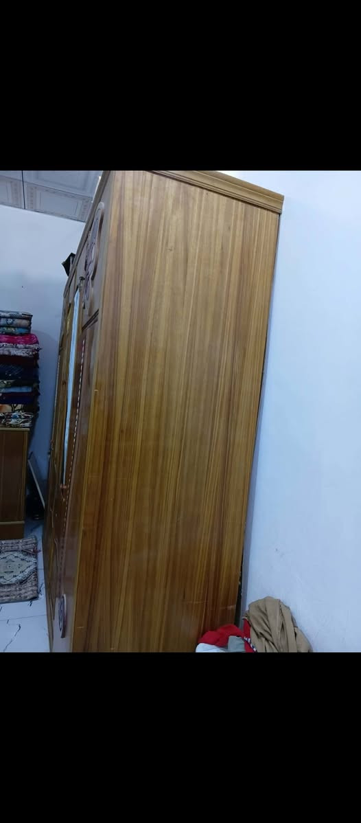 كنتور اربع بيبان نضيف السعر 175 بي مجال بصيط عنوان نجف ***********
