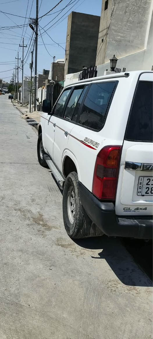 نيسان پاترول سفاري بيلاد 2005 گير عادي 3 پارچةي سبوغة رةقةم و سنةوي تازةية گيرو مةكينةي بةشةرت تحويل و غرامةي بةشةرت *********** أربيل, العراق
