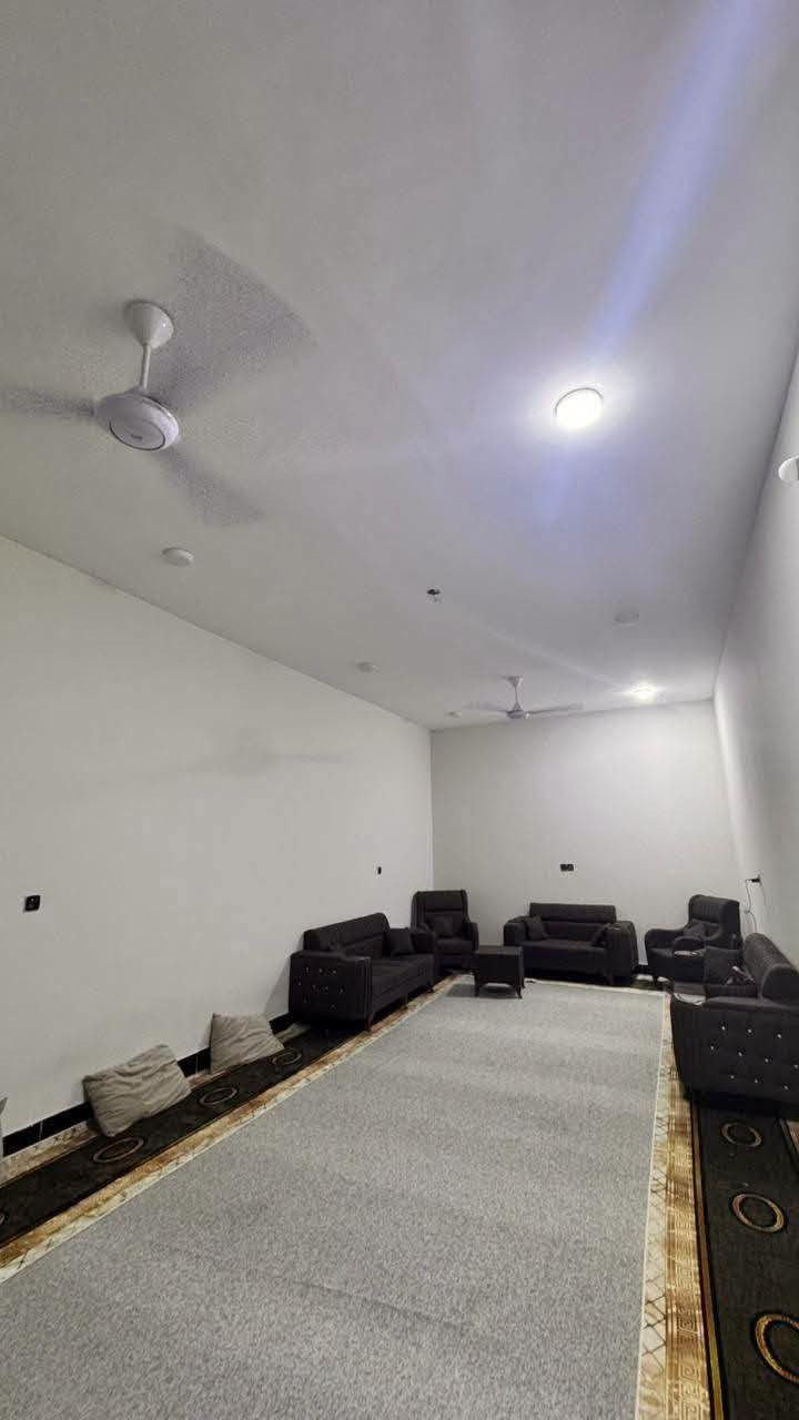 ٩🏡🔥 بيت زراعي تحفة للبيع
📍 الموقع المميز: دور سيد حمزة – قرب عمود 90

📐 المساحة: 300 متر

🏠 بناء حديث 2025 – مستلم وصل

✨ البيت ركن وموقعه مميز

جميع الخدمات متوفرة

🔹 مواصفات البناء:

• 3 غرف نوم

• استقبال واسع 10 × 4 متر

• صالة كبيرة 7 × 5 متر

• مطبخ سيراميك

• مخزن 3 × 2 متر

• مجمع حمام معزول

• حمام خارجي

• أرضية بورسلين

• بناء طابوق

• كونكريت مسلح ومعزول بـ الإيزوكام

• ارتفاع السقف 3.5 متر

🌳 الحديقة والكراج:

• كراج مع حديقة بمساحة 100 متر

• مساحة مناسبة للعائلة والاستراحة والزراعة

• أو الاستثمار ك محل او مخبز

💰 فرصة استثمارية:

البيت مؤجر لمدة سنتين بإيجار 300 ألف دينار شهرياً ..

🔥 السعر المطلوب: 110 مليون دينار قفل

📞 للاستفسار والتواصل:

***********

⚠️ للجادين فقط – البيت يستحق المشاهدة
