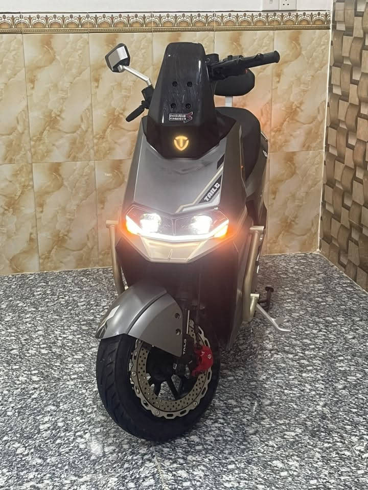 🏍️ للبيع دراجة شحن تايلج T73 موديل 2025
دراجة نظيفة وشبه جديدة، وماشية بس 291 كم 🔥

🔹 النوع: T73
🔹 الموديل: 2025
🔹 البطاريات: 6 بطاريات مسطّرة
🔹 الملف: 2000
🔹 السرعة: توصل 70 كم/ساعة حقيقي
🔹 المسافة بالشحنة: تقريباً من 60 إلى 70 كم
🔹 بيها 3 سرعات، ونظام R ونظام P
🔹 حساس ستاند
🔹 تكايات قدم للراكب الخلفي
🔹 منفذ USB للشحن وغيرها من المميزات

الدراجة اشتريتهة من شركة فوجي قبل شهرين، وبعدها بالضمان للبطاريات والملف وعقل الدراجة.
ماشية بس 291 كم، يعني بعدها جديدة ونظيفة، وما بيها أي شي خير من الله.

💰 السعر: 1,250,000 دينار
وبيها مجال للشراي
 سبب البيع: عندي مريض ومتوازي على علاجة

 للتواصل واتساب واتصال:
***********

بلعافية على الياخذهة وشرط تاخذهة وتدعي لمريضي يتشافى عليهة🤲❤️
