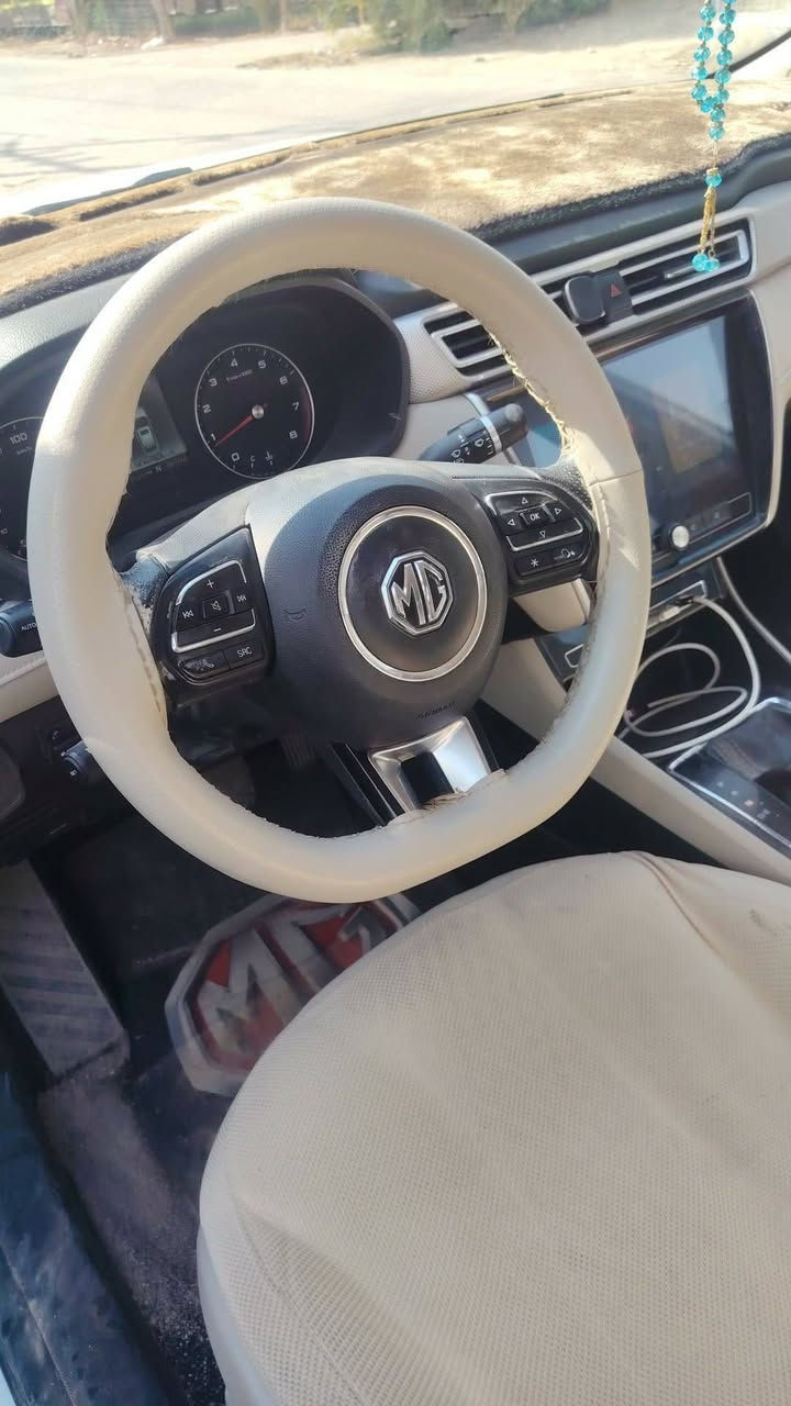 Mg5موديل 2024
نص فول تشغل بصمه
رقم بغداد نكليزي بأسمي
بيها منضومه غاز
تبريد ثلج
شاشه تدعم كار بلي
كير محرك كفاله
مراوس ب ٧ راكب
بيها بارد خفيف جامرلغ خلفي عكس السائق
والدوسه بيها من الرصيف 
مكاني نجف
رقم الهاتف ***********

