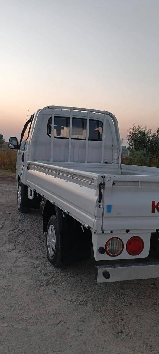سلام عليكم ورحمة الله وبركاته كير عادي 
كيه بنكو موديل ٢٠١٨ سياره مكفوله كفاله عامه حته من صبغ عل وظع الشركه بيها  ارقام وسنويه شمالي طبق الاصل رقم دولي وكاله بسم المشتري
حصت كاز بجميع المحافظات 
فول مواصفات ٥دكم دبل رف صاج ملكي 
محرك ٣٠٠٠ محرك وكير كفاله شرط برغي ما مفتوح بيه
 بدهن كوريا  
تخم تاير بالكارتون حداديه ع وضع شريكه
دواخل طك كارتون سياره ما ناقصه برغي مال جناي
مكان ناصريه السعر ٦٥ وبيه مجال

 الاتصال  ***********
