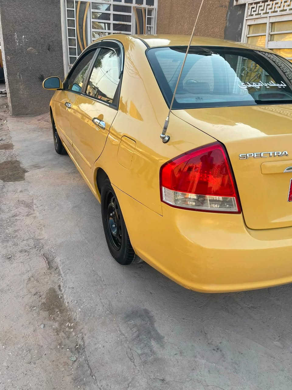 سلام عليكم للبيع كيا سبكترا موديل 2009 رقم بغداد انكليزي بسمي مصفره من كلشي سنويه جديده مكينه 2000دوش مكينه كير نضيفات تبريد ثلج حداديه جديده حادث لنيد وجاملغ صبغه نضيفه دوشمه باتري كله جديد سياره نضيمه بمعنا الكلمه واحلا من الصور وكبل لشغل السعر 70 وبيه مجال الاستفسار اكثر اتصل ***********  مكان السياره كربلاء
