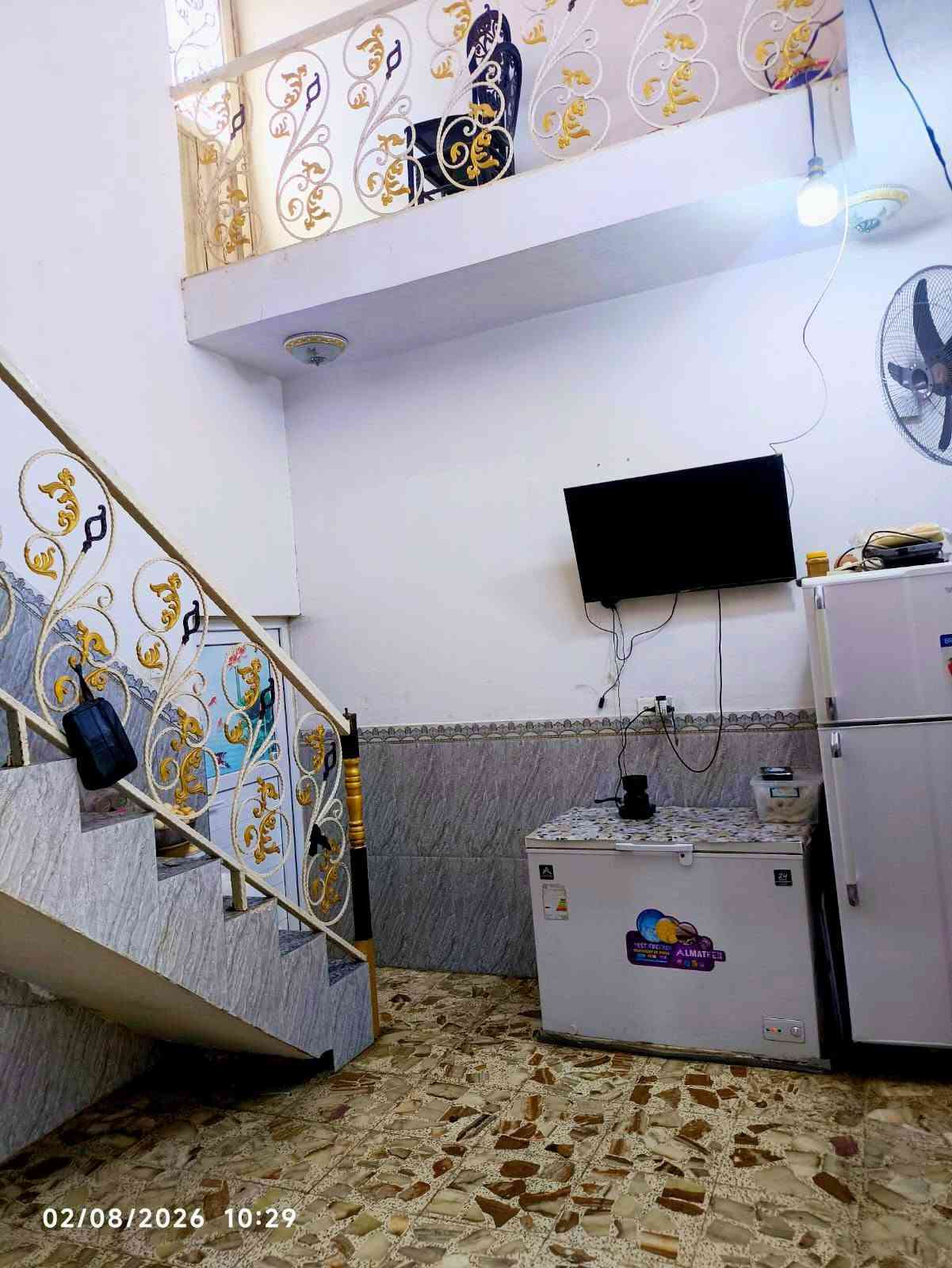يا الله بيت للبيع 100مربع(( معه الاثاث 🪑)) 
طابو زراعي سند 25
((بي نسخه سندج📋))
(( بلخط الاول))   
قريب عل شارع 

بناء طابوك
اساس او سقف صب مسلح 

البيت يحتوي على 
غرفه نوم🛌
 صاله مطبخ👨‍🍳
 ستقبال 
صحيات داخل او خارج 

سعر 45💵💲معه مجال 

العنوان نجف الاشرف مقابل قرية الغدير الاولى شارع الصب عمود 269 
شارع((دوان بني خالد)) 
***********
