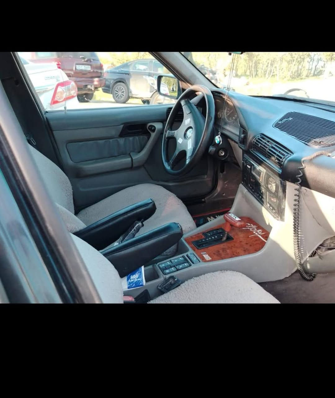 BMW 1990 525
ئاڕم پلاستیک هەولێر بەشەرتی گێڕ و مەکینە ئاڕم موس و بڕاوە ئەوەلیات بەشەرت 
بێدەعم بۆیاخی عام لەسەر ساغی 
دووجام کارەبا 
سڵاید 
چوار تایە لۆکی لەژێرایە 
ساڵۆنسای تازە گۆڕاوە سپۆڕت 
تەبرید 
مەکینەی525 کەپس بێ بوخار 
ناوی لەدەری جوانترە ناوی کراوە بەڕەش

٤٤ گەڵاو معامەلەکی برایانە 
سلیمانی 
*********** السليمانية, العراق
