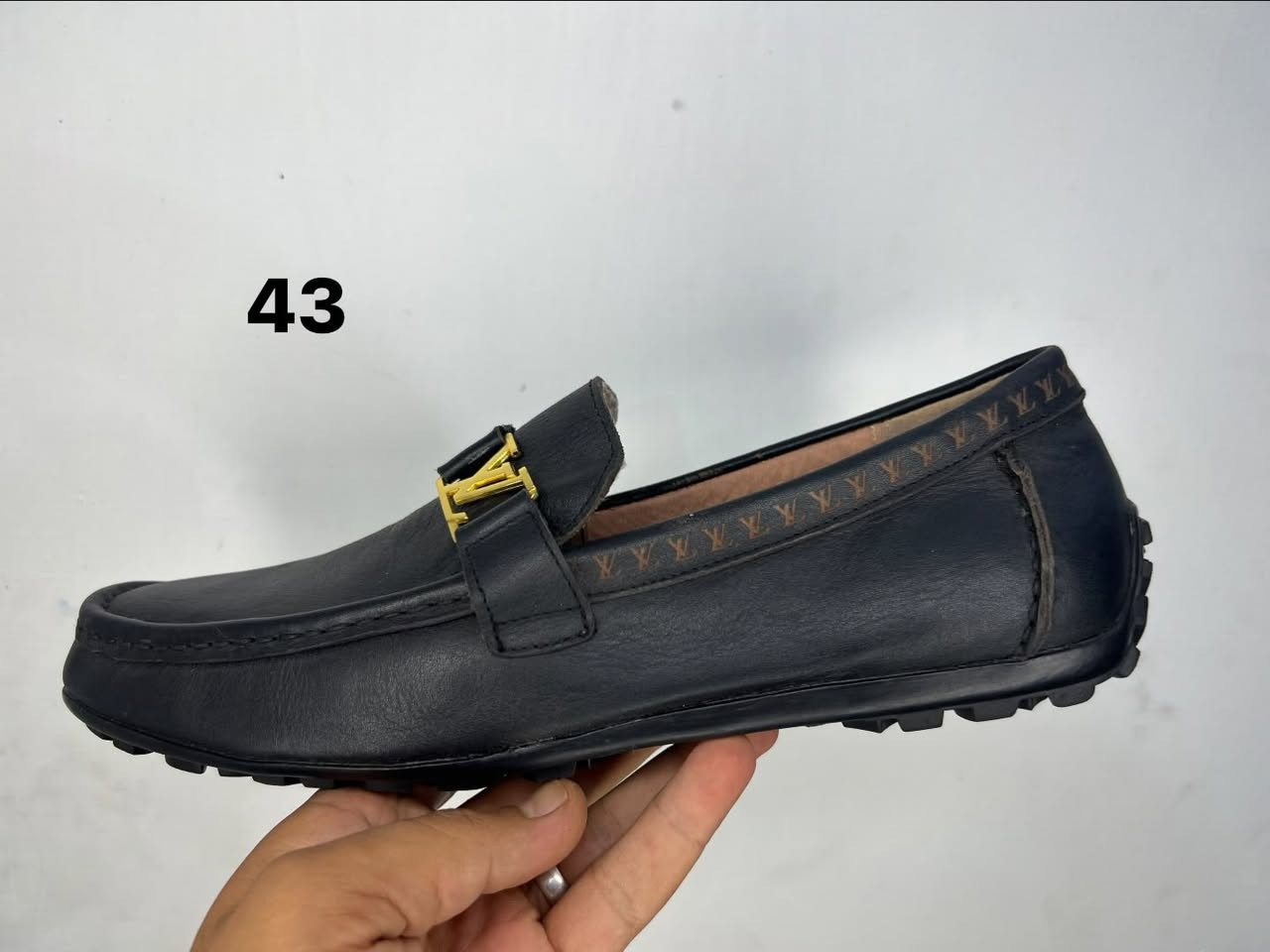 ماركات  اصلية

القياسات داخل الصور 

الاسعار مختلفه 

العنوان الحريه ***********

توصيل 5
