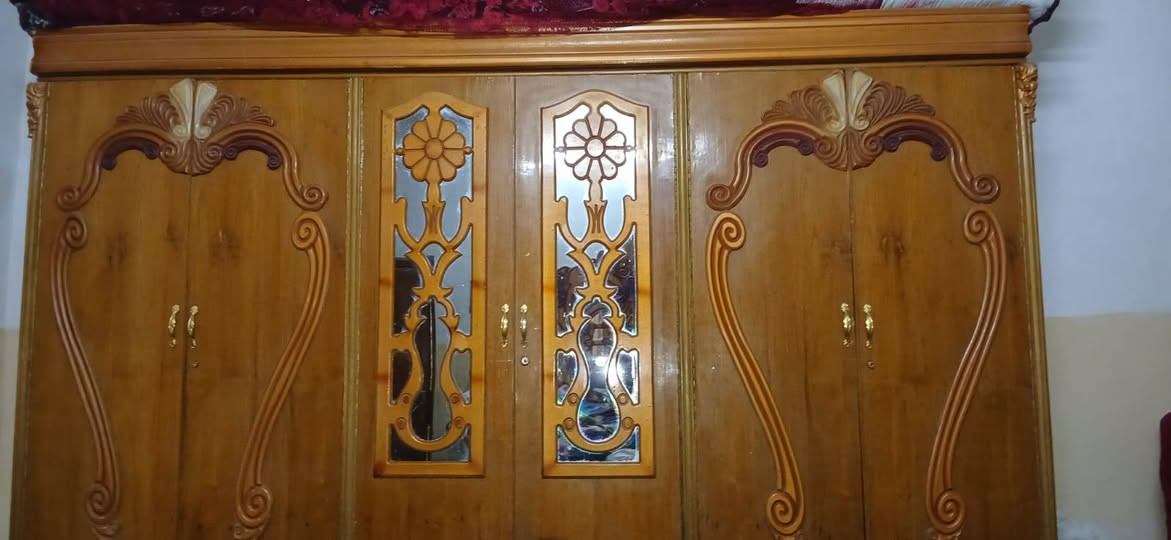 البيع قرفه اخشاب ٦بيبان جديده كامله مكانها حفريه لاستفسار على رقم ***********☆***********
