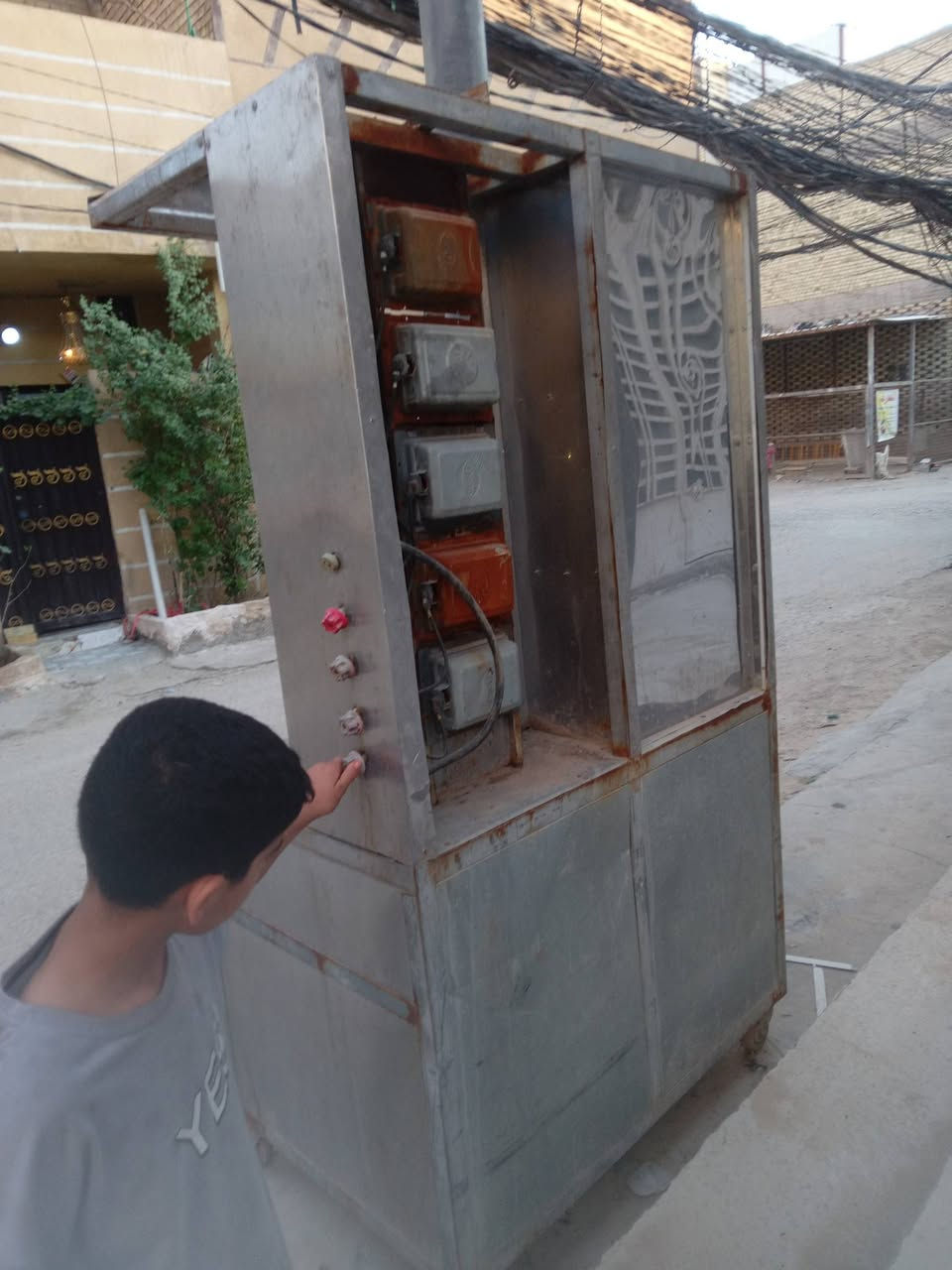 شوايه كص شغاله ومنضم كامله للبيع ٥ عيون مكانها كربلاء حي العباس السعر ٢٥٠ وبيها مجال 
للإستفسار ***********
