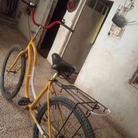 بايسكل بناتي نظيف نظيف بس عوزه يدات والسعر 50 07713246097