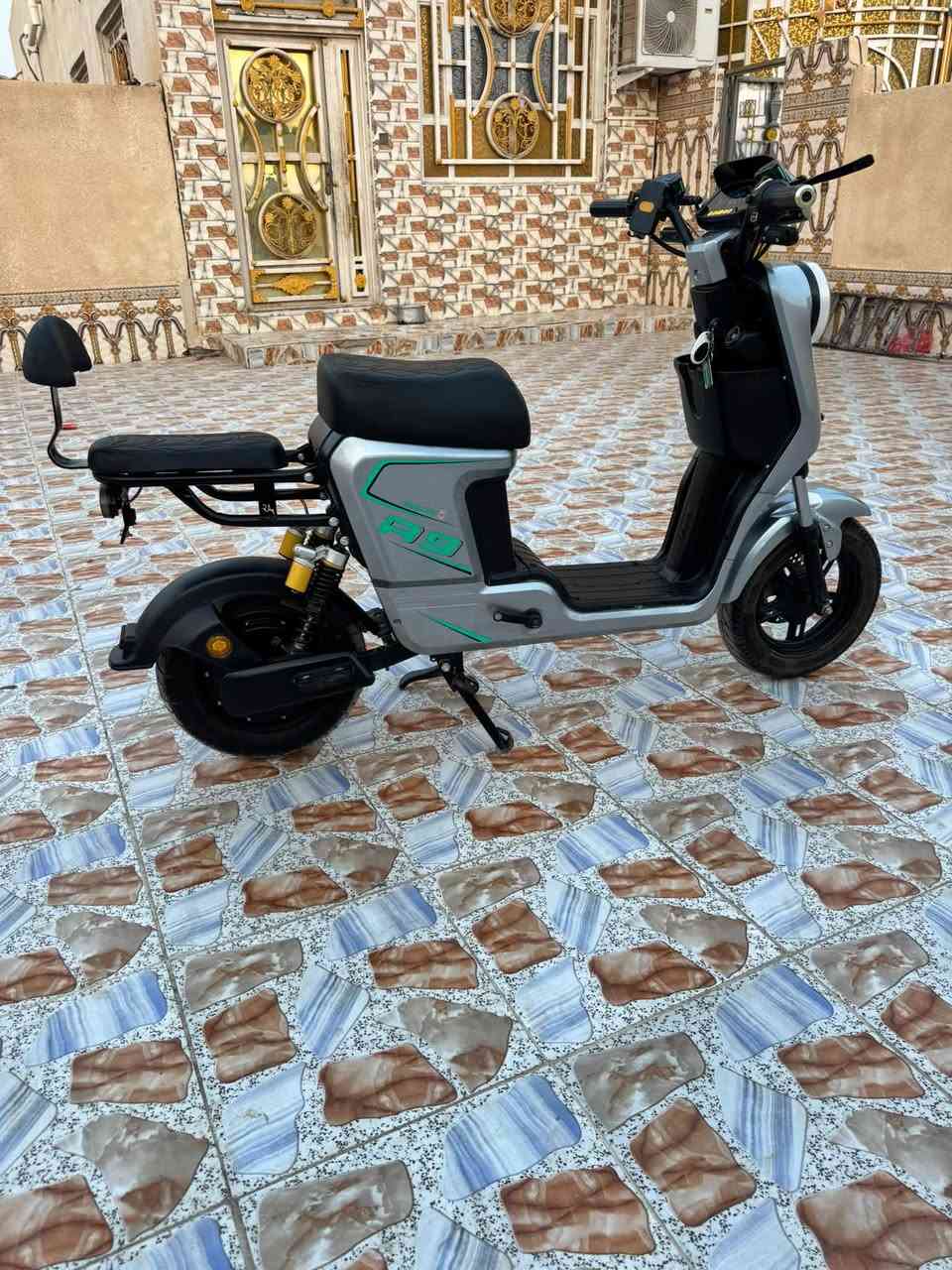 سلام عليكم دراجه R9 للبيع 2026 بطاريات خمسه 32 أمبير دراجه والله جديده وضع الوكيل يعني كلشي بيها شغال كهربائيات كلها شغاله سرعه يعني كلشي شغال السعر 475 رقمي ***********
