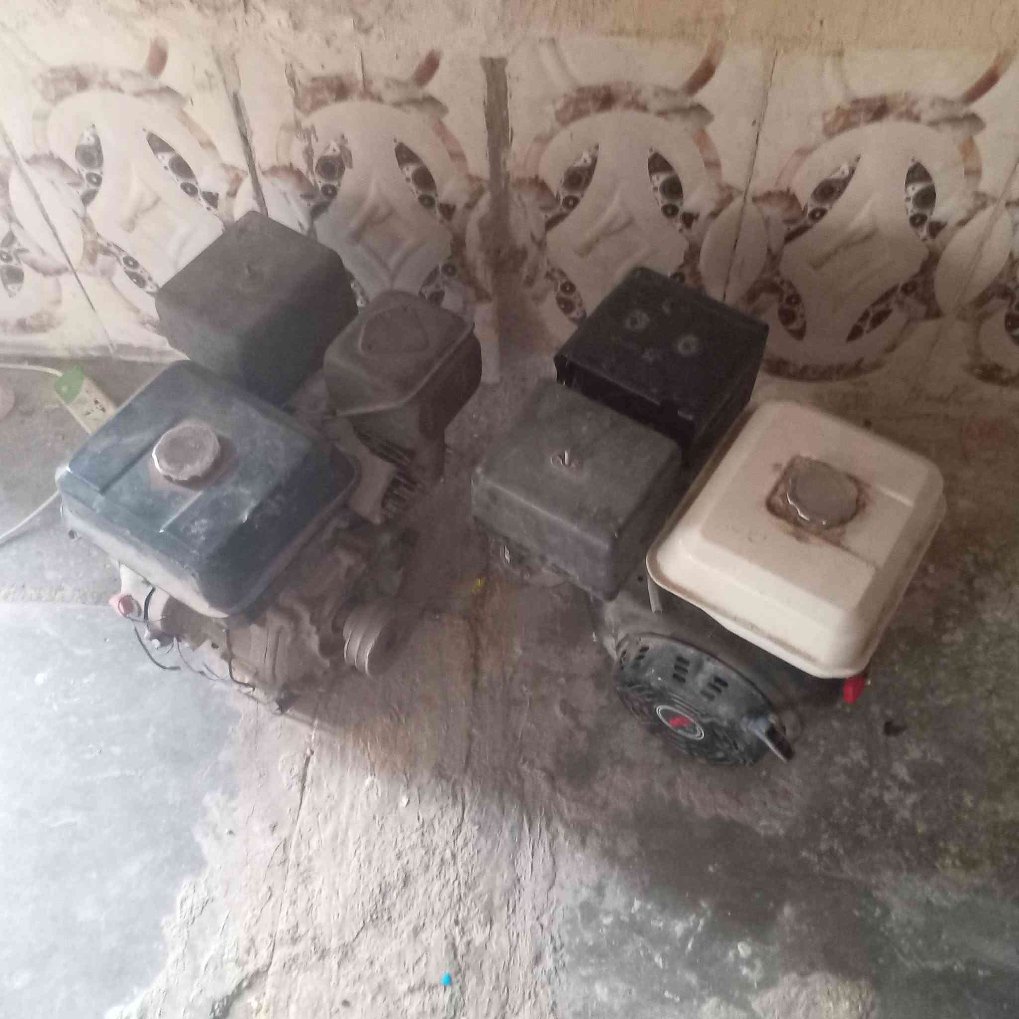 اسلام عليكم ورحمة ونج مستعمل نضيف مع 3عرباين وثنين ماطور معروض مليون و300للستفسار اتصل مكان النهروان ***********
