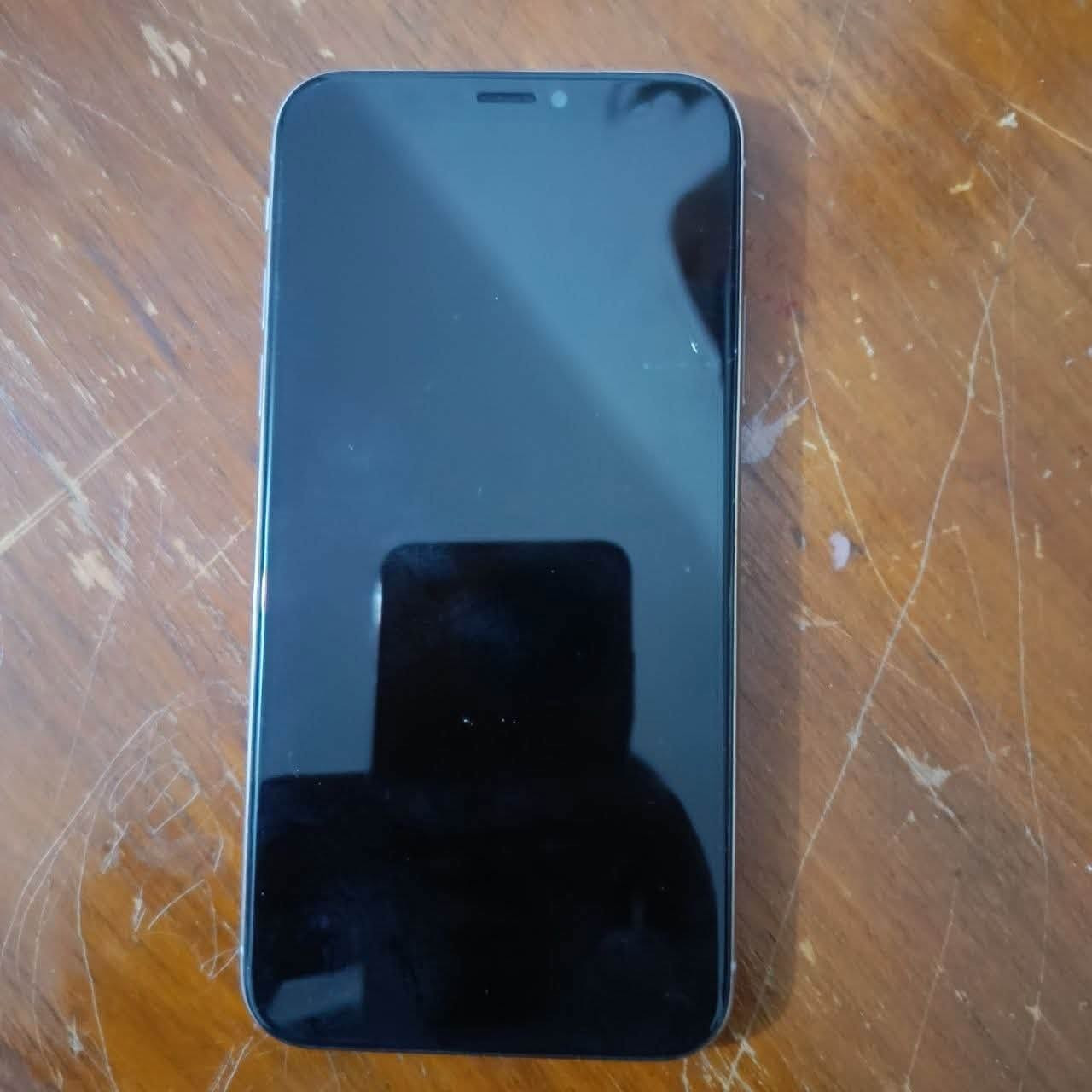 IPhone x عادي
ذاكره 256
بطاريه 100 مبدله اصليه 
نموذج M امريكي 
كامره خلفيه واكفه فقط الباقي بلادي وضع شركه 
شاشه اصليه 
مكاني نجف حي ابو طالب سعر 110 وبي مجال بسيط
***********
