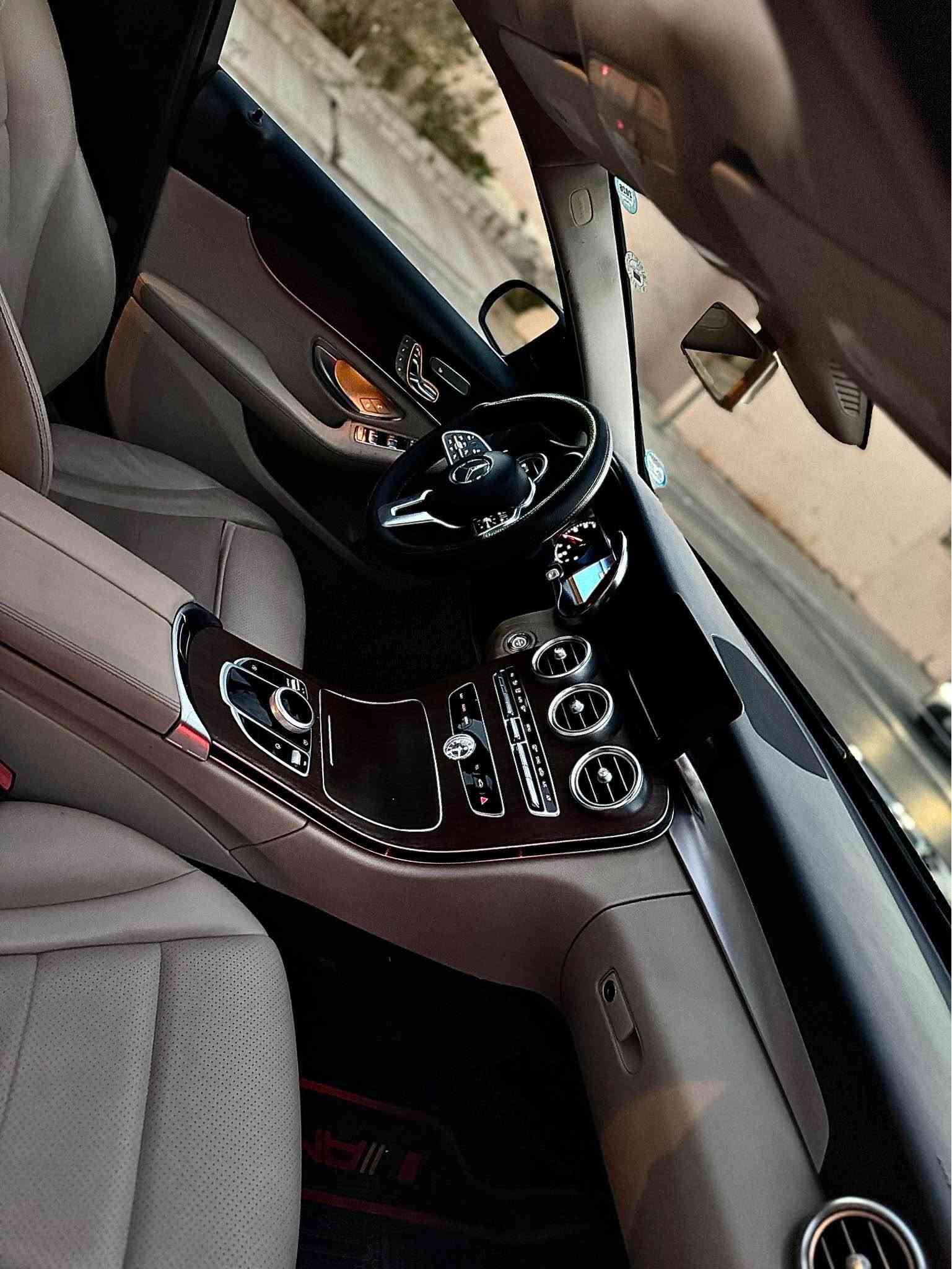 Mercedes Benz C300 AMG 2019
فول فول مواصفات بانوراما دواخل كريمي سماعات بلمستر
ماشي ٧٣ الف
لون مميز نيلي توحفه 
محرك مامفتوح بشرط 
فقط شبر جاملغ مصبوغ بدون دواخل صور حادث موجود
سياره ب اسمي فحص هزه سنوي كلها جديد 
رقم اربيل مكان سياره اربيل
واتساب / ***********
سعر ٢٢٥ ورقه و مجال أربيل, العراق

نص مكتوب في الصور:
- ٣٤ LTE II. ٧:٢٠ أ أنت 2026/8/27، 5:31 م رد
