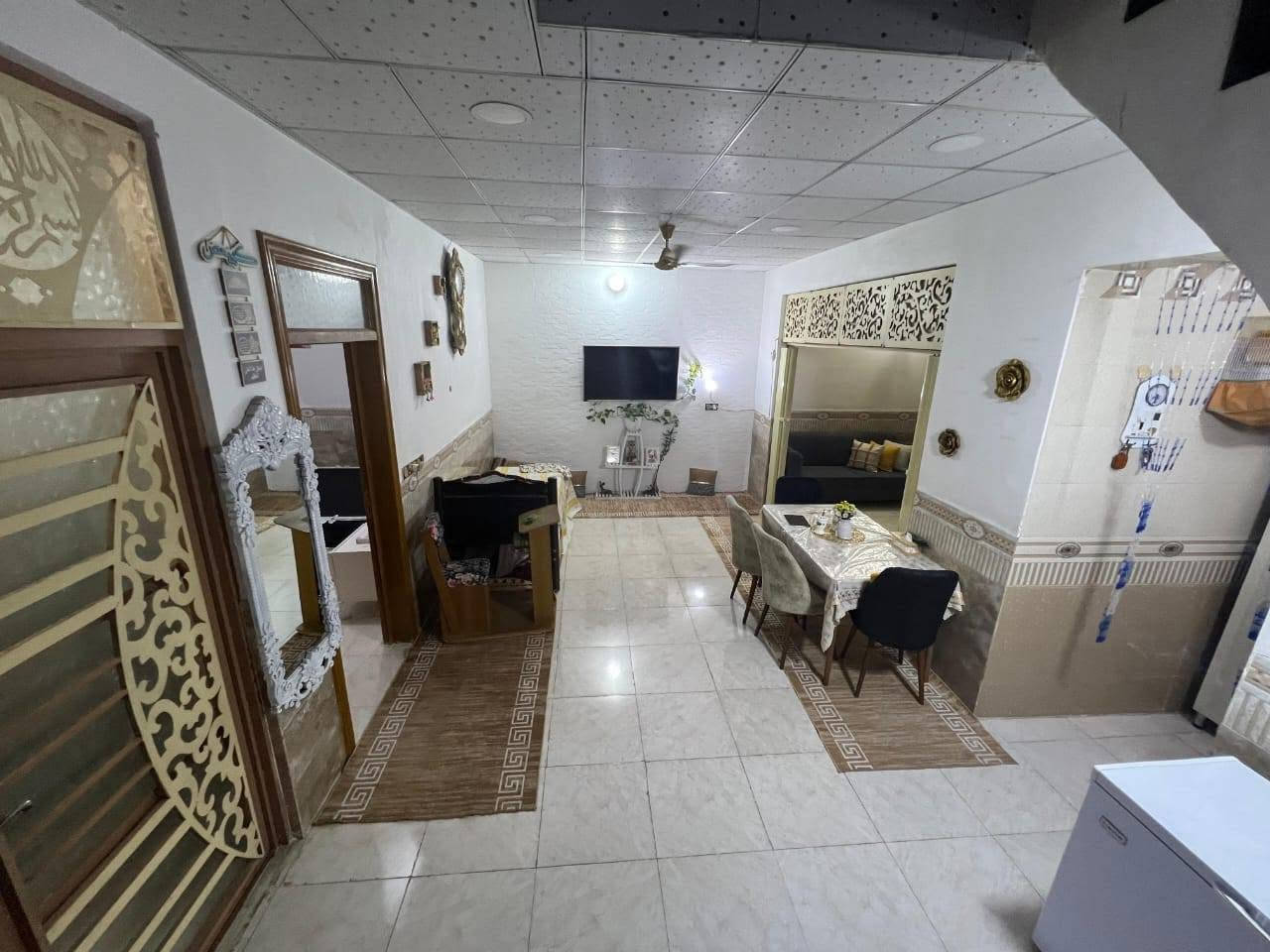 بسبب الوعود الكاذبة اعيد نشر البيت السعر ١٨٠  مع الاثاث وبيه مجال بيه مجال للشراي
بيت ١٠٠ متر للبيع طابق ونص
البناء بلوك درجة اولى
العنوان حي ميثم التمار مقابل مستشفى الكفيل يبعد الامام ٣ كم
ويبعد عن طريق الزوار شارع الجاير السايدين ٥٠ متر فقط
البناء حديث
الطابق الاول
صحيات داخلية وخارجية مطبخ وصالة وغرفة نوم ومنور ( مطبخ حار)
الطابق الثاني
صالة وغرفة نوم نظام سويت ومخزن وسطح
الاثاث مع البيت ( غراض جديدة)
مطبخ متكامل Hdf كاونتر واجهزة ( طباخ ، مايكروويف، اوفن) مع تغليف الثلاجة
غسالة اوتوماتيك
مجمدة
بلازما حجم ٥٥
بلازما حجم ٣٢
غرفة نوم تركية نظام حديث
ميز طعام
سخان
ماطور ماء
تخم قنفات
مبردة كونفيرا جديدة
السعر 180 مليون وبيه مجال
واتساب ***********
للاتصال ***********

اخوان السعر بيه مجال بس رجاءا بدون وعود كاذبه
