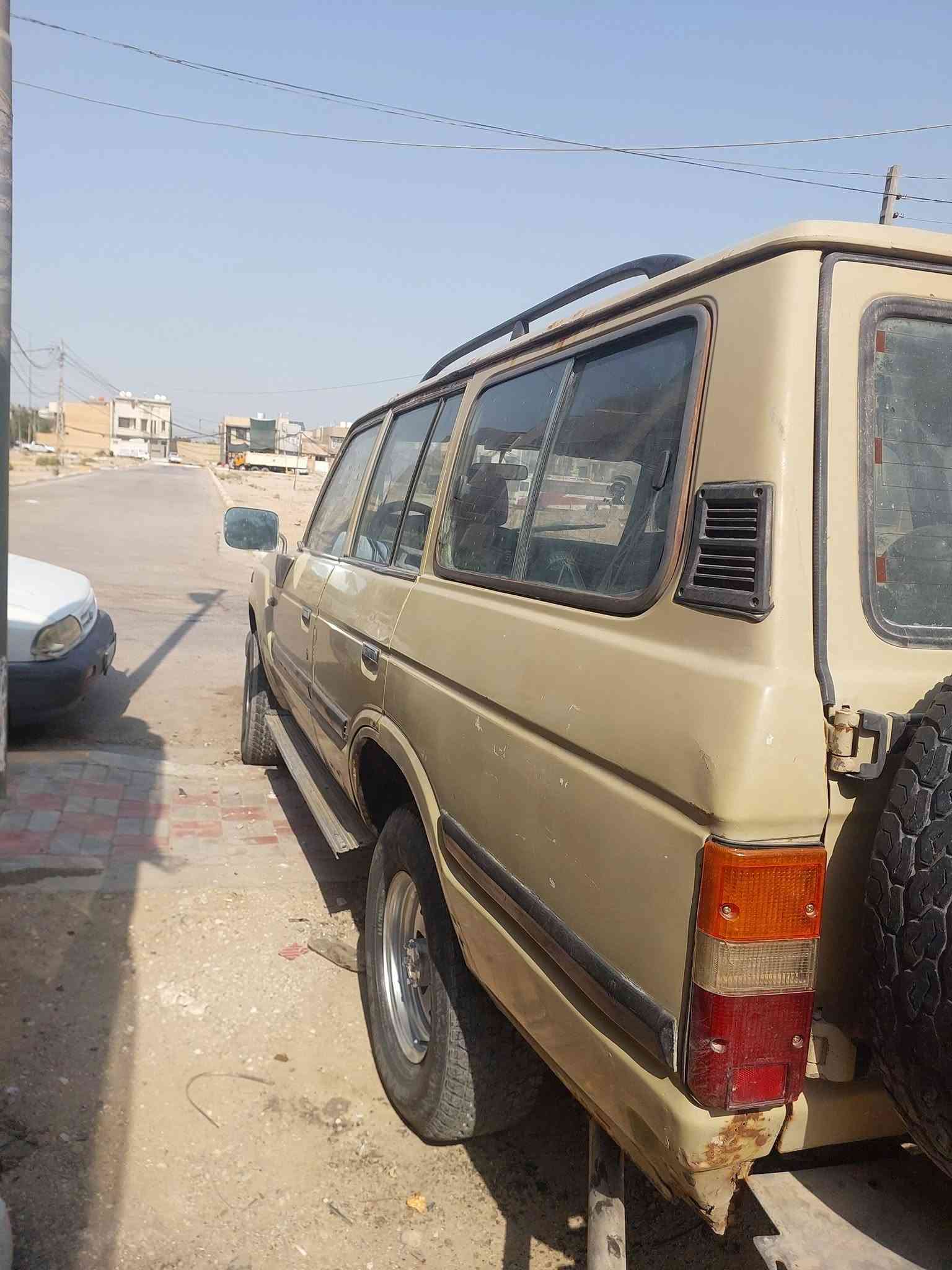 للبيع لاندكروز مديل ٨٨ محور مكينة وكير راس الثور السعر ٣٠ وبيه مجال المكان كربلاء الاتصال على الارقام *********** /***********
