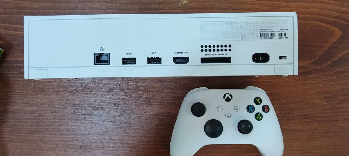السلام عليكم Xbox series s مساحة 512 أصدار 2022 جهاز نضيف والصور تحكم يجي وياه جوستك وحده الأصلية مالته وكامل ملحقاته والجهاز لوك ستيكر  سعره 390 قفل متوفر توصيل جميع أنحاء العراق مكاني موصل للأستفسار خاص أو اتصال على الرقم التالي ***********
