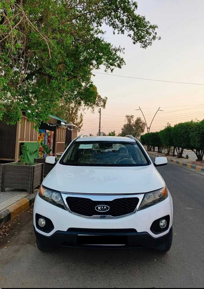 السلام عليكم 
سيرنتو موديل (13) خليجي شرط بدون ظربه فقط صبغ احزام جمالي سته سلندر ثلاثه قطع تبريد سبعه راكب سياره جديد مكينه كير تبريد كلو بشرط السعر ١٠٣ ورقه 
الاتصال ***********
