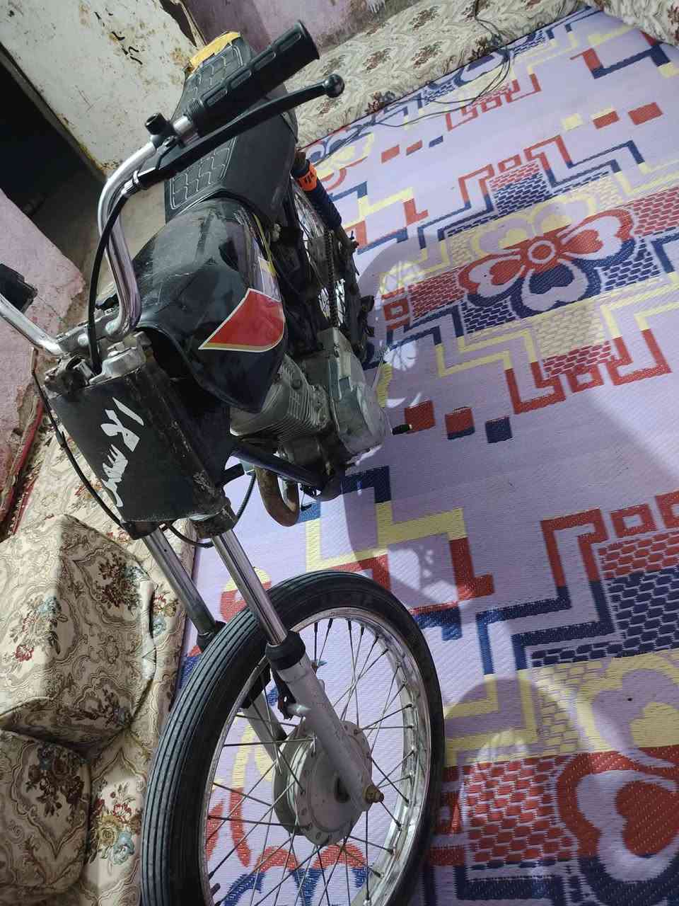 سلام عليكم دراجه البيع كلك كلك ميكنه بيه خيط تبخير مكاني بشطره سعره 250
