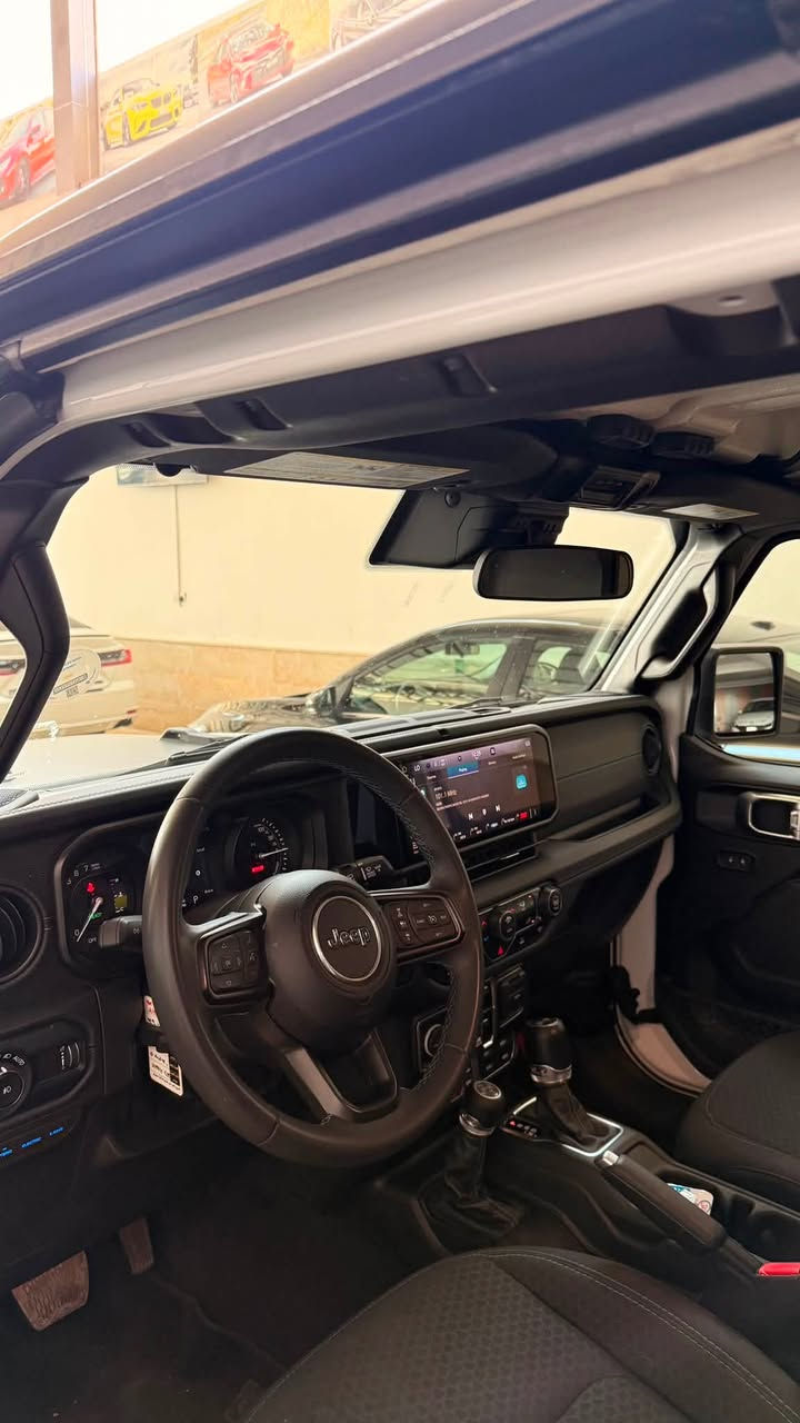 Jeep wrangler rubicon 2024 
السيارة كلين بدون صبغ 
ماشية: 39.000 mi
الهاتف: ***********
السعر: 34.500$
