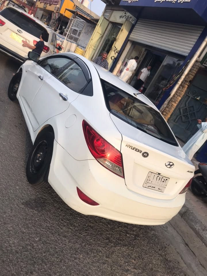 اكسنت خليجي 2012 مكينه1600
بيهه شبر بالبنيد وشويه من الجاملغ الامامي مع بعض الباردات
السعر 80

***********
