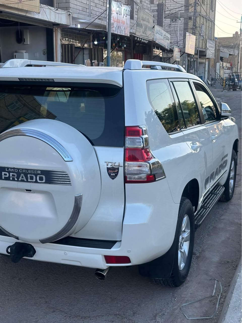المواصفات ۰ txl 
محرك 6سلندر 4000
دبل تانكي
حساس خلفي امامي
ثلاجه 
تحديد مسار
مري كهربائيه
الجام يصعد تلقائي عند القفل
كشنات جلد 
كشنات كهربائيه
شاشه اندرويد. والبلادي مالته موجود
منظومه زنن اصليه 
سبير تعليك ومانازل 
فتحه 
السياره هواي بسه مواصفات بعد
*********** كربلاء, العراق
