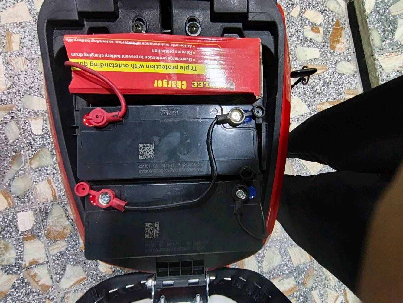 سلام عليكم دراجة شحن آر  تسعة آر إس للبيع صارلة سبوعين من جبتة من صدرية أو شخط واحد ما بيهة أو قدرة الملف 2000أو البطاريات 5 أقوى نوعية أو سعر خاص  الموقع بغداد مدينة الصدر قطاع عشرين للتواصل *********** واتساب  فقط
