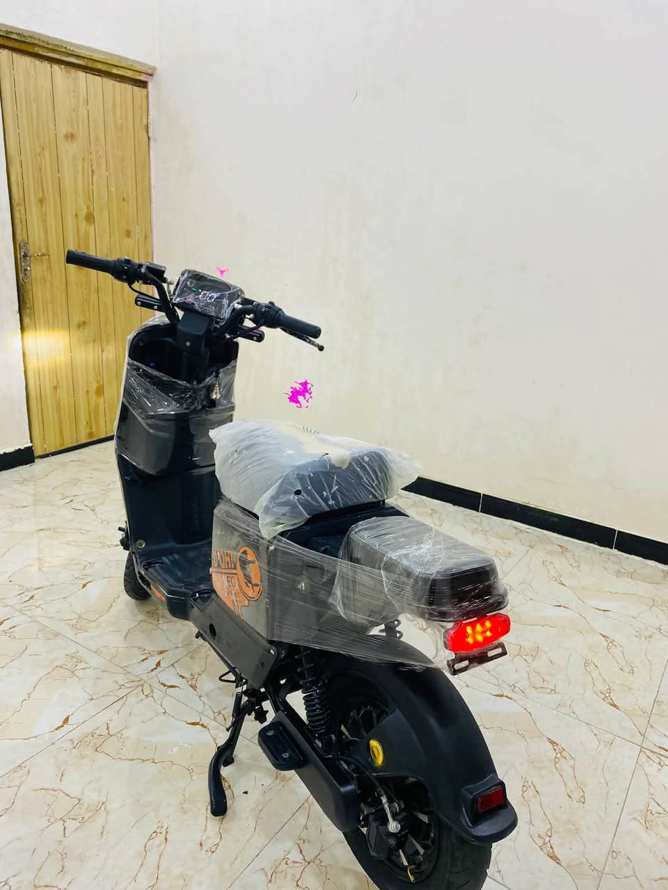 آر ١١ ٢٠٢٥ • ٦ بطاريات ٣٣ أمبير • نظيفه