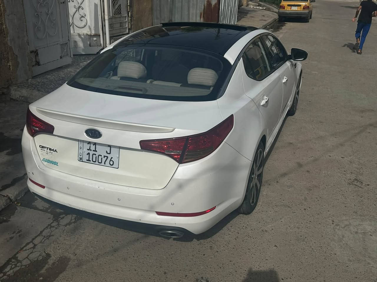تحية طيبة
اوبتما 2013 خليجي محرك 2000 دوش 
موصفاتها فول بصمة بانوراما وباقي موصفات الفول معروفة 
رقمها بغداد وبسمي 
محرك كير ع فحص 
بيها بس بنيد صبغ بدون دواخل مكفولة 
مكانها بغداد الدورة 
سعر 127 
للاستفسار ***********
