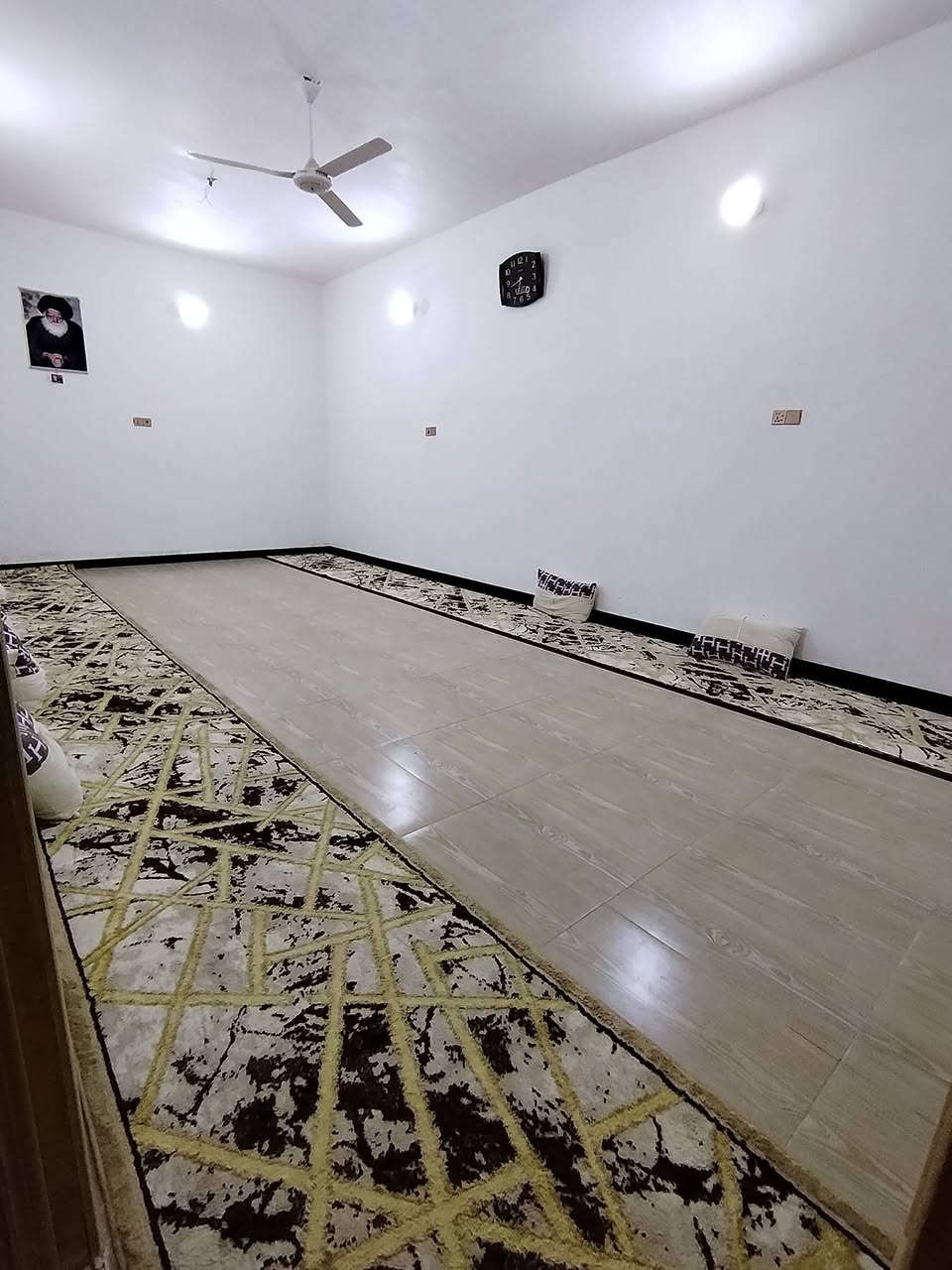 📌بيت للبيع المساحه 400م
📌الموقع قضاء الشطره الشارع العام قرب حارث ابو السيراميك قرب حي المصطفئ 
📌يتكون من 2غرف+صاله+ديوانية+مطبخ+صحيات خارجية+مجمع صحيات داخلية معزول هوه والدرج اباب ابحدة
📌متوفر ماء+كهرباء بي منضومة طاقة شمسيه ماتطفة الكهرباء+ وكافه الخدمات 
📌السعر 130
☎️للتواصل واتساب او تصال***********

