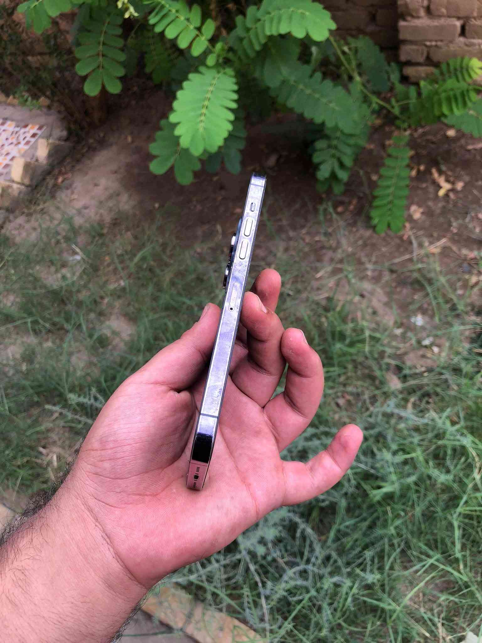آيفون ١٤ برو ماكس • ٢٥٦ غ.ب. • بطارية زينة