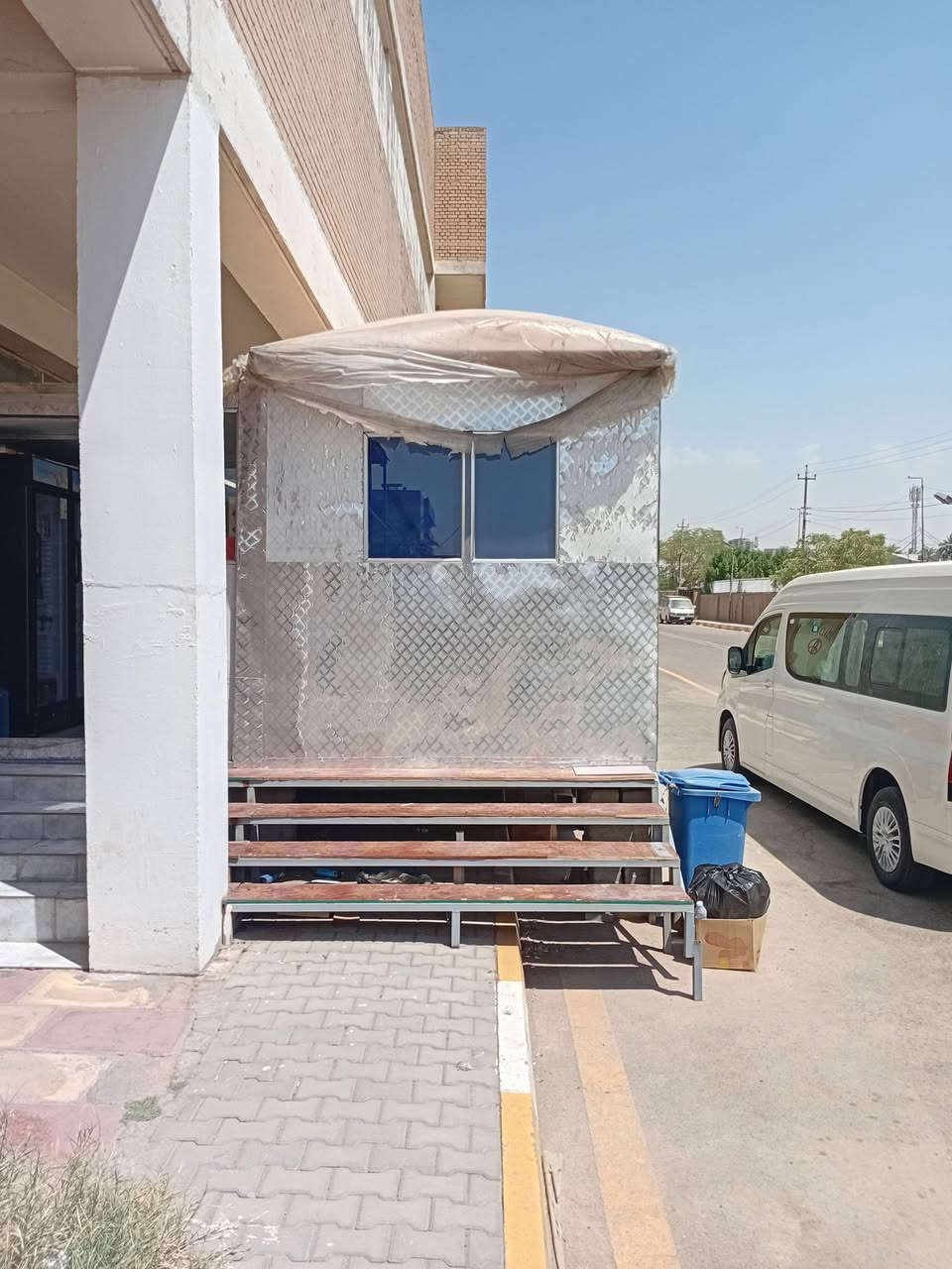 سلام عليكم
كرفان متنقل للبيع الطول 6 متر
 وعرض 240 
وارتفاع 240 
وينفتح ويطلع منه كرفان يصير حجمه 5. متر في 6 
شاصي وتايرات 4  ينسحب باي سياره متنقل 
السعر 10 ملاين وبي مجال بسيط  
مكاني بغداد الكريعات 
لاستفسار الاتصال 
***********
