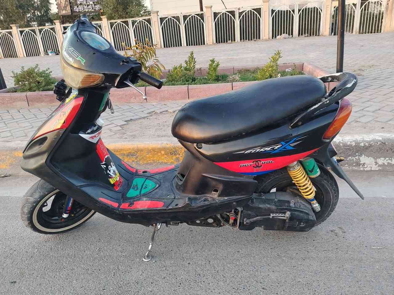 السلام عليكم 
نظيفة كلش
ماكس قجمة نكرة سلف وهندر
كهربايياتها كلها كاملة 
للبيع بلاااش بـ280 وبيها مجال قليل للشراي 

***********

