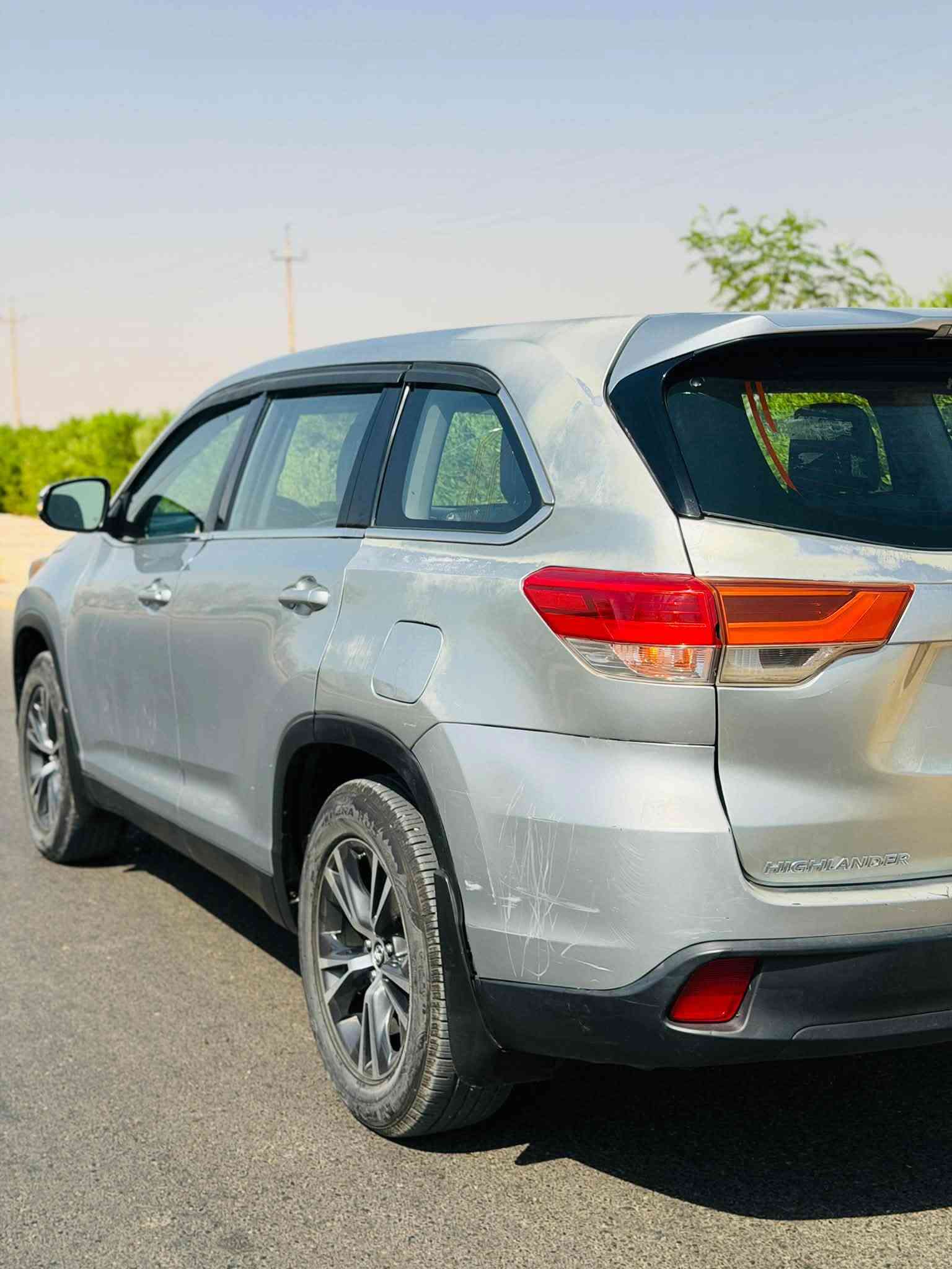 السلام عليكم 
للبيع هايلاندر  2019 لون سلفر 
رقم بغداد جديد 

اول شي سياره تروح فدوه لاصغر واحد بيكم  لي تعجبه يجي يشوفها وعيوني اشلعهن اله متعجبه سياره فرصة سعيدة  نتعرف على حضرتكم ونكون معزبين لكم

هايلاندر 2019  
مكينة 3500 
تحويل ثاني يوم 
للاستفسار ***********

نص مكتوب في الصور:
- AWD