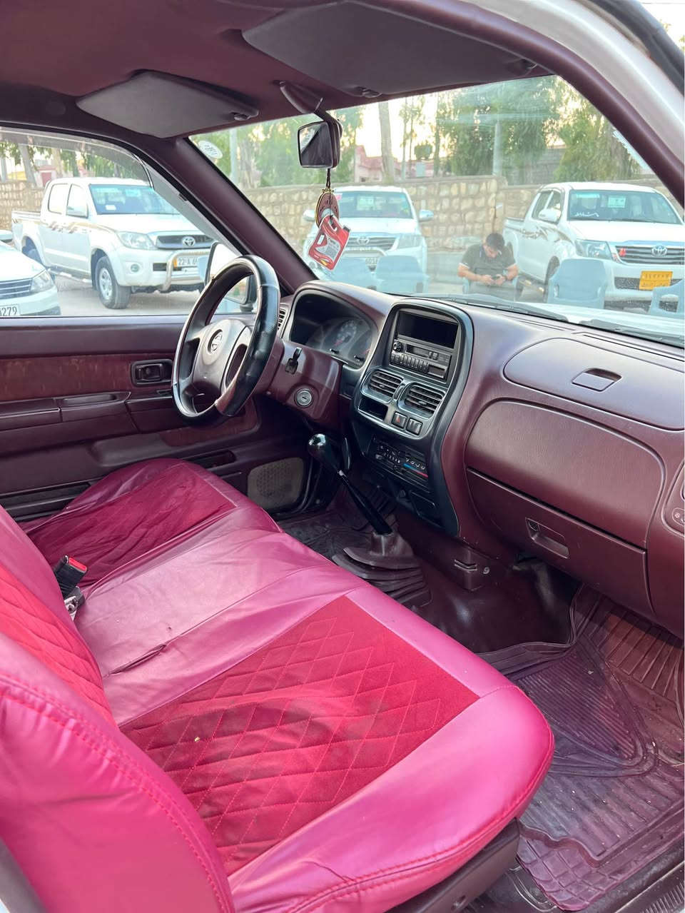 نیسان یابانی اسل مودیل ۲٠٠۹لەشەریکەوە یەک دەستە گیرومەکینەی نەکراوەتەوە ۲٠٠هەزاری حەقیقی رویشتوە  سەنەوی تا ۲٠۲۸تازەیە بەناو خومانەوەیە سیستەمی خازی ئیتالی بو بەستراوە سەیارەکە نیو جاملخی بۆیاخە لەگەل یەک پەلە ساردی بجوک باقی لوک لوکە تەقەووەرەقە بشکینە هەموو گیانی بیلادیو شەریکە ماوەتەوە 
***********
***********
نرخ ۱۲۲مەجالیکی کەم كويسينجاك, أربيل
