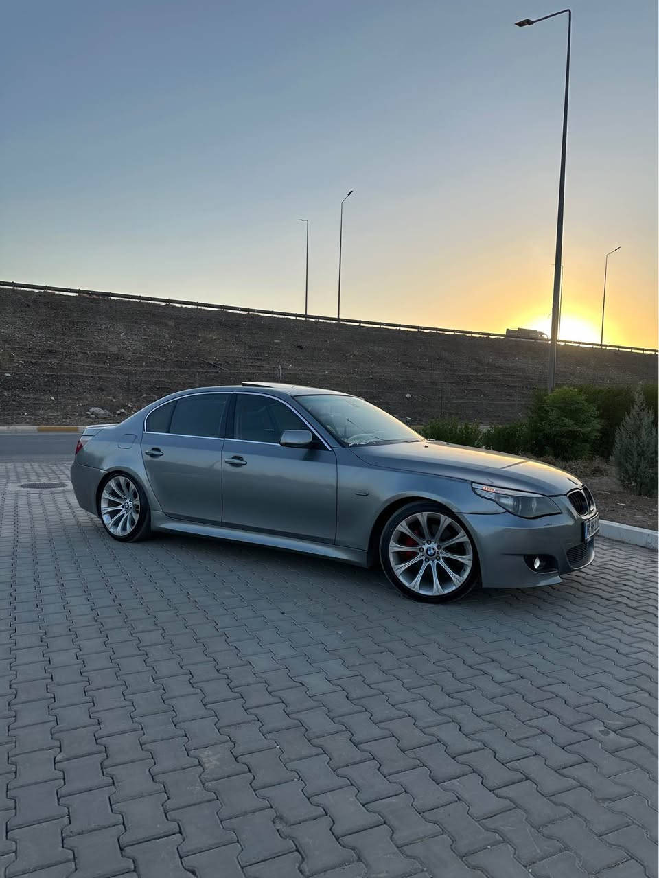 Bmw جاوبرو موديل 2005 بيليدان موسو براوه گير مه كينه كاره باي هه موي به شه رت فول فول قه پات مواصفات مه كينه 530 نوزل كورت ته بريد له سه ر سويج سيلايت كوشن جلد كوشن خه زن كاره باي مه ساج سياحي مه نه فيست عسلي هه موي به شه رت جار تاو ويلي لوك لوكي له سه ره فول مواصفات ناتوانم باسي هه موي بكه م 
سعر 83 معامله ژم *********** هه ولير خه بات أربيل, العراق
