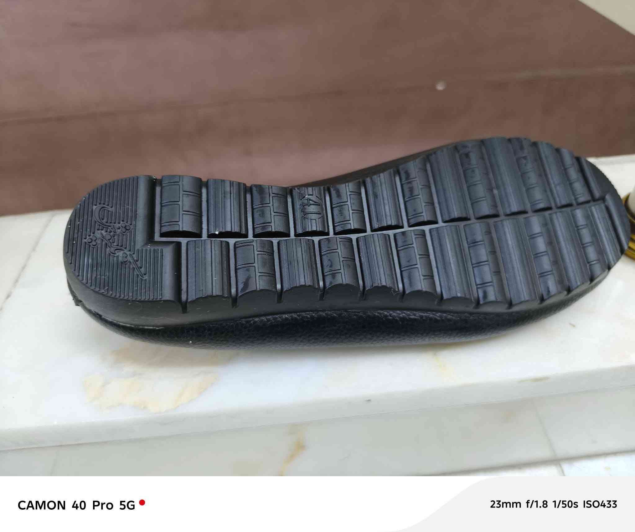 أحذية رياضيه وفلات وكعب نظيفات جدا الأسعار بين ٥ آلاف إلى ١٠ آلاف
ماكو هيج سعر حتى بالبالة كلهن نظيفات ومابيهن أي ضرر
