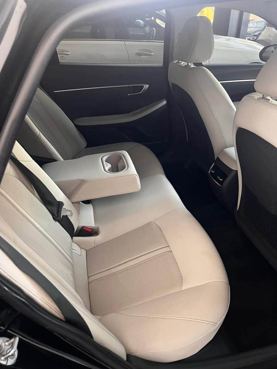 🚘 Hyundai Sonata Hybrid SEL 2025
سوناتا ٢٠٢٥ هایبرید امریکی SEL

🔹 موديل 2025
🔹 فئة SEL Hybrid
🔹 محرك 2.0L Hybrid
🔹 کیر أوتوماتيك
🔹 دفع أمامي FWD
🔹 ماشية 31,601 ميل ≈ 50,857 كم
🔹 بها تعديل بارد بالجاملخ الخلفي الأيسر
🔹 بدون أرباك
🔹 بدون صبغ
🔹 دواخل نظيفة
🔹 شاشة وسطية كبيرة
🔹 Apple CarPlay + Android Auto
🔹 شحن لاسلكي
🔹 كراسي أمامية مدفأة
🔹 مثبت سرعة ذكي
🔹 كاميرا وحساسات أمان
🔹 مكيف أوتوماتيك

📍 السيارة موجودة في دهوك

📞 للمزيد من المعلومات والصور***********-***********
