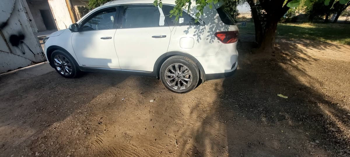 سورنتو موديل ٢٠٢٠
سياره فول مواصفات 
 رقم وهزه وسنويه جدد 
كفاله من صبغ 
بيهه ملاحضات بسيطه 
 السعر ١٢٨ وبيهه مجال قليل 
مكاني المحموديه 
***********
