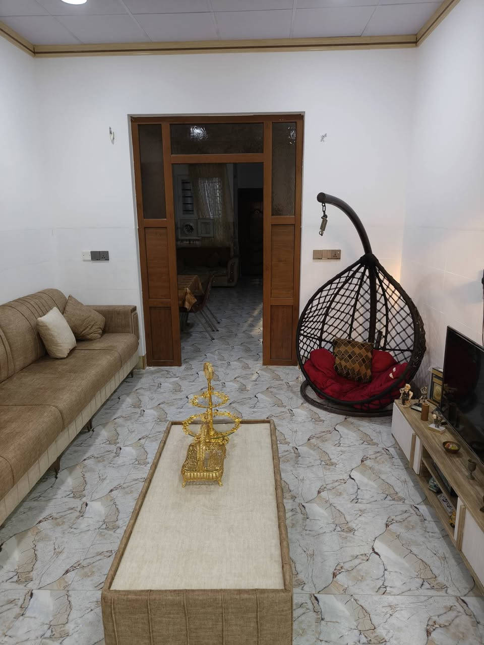 بيت للبيع جميعة المولدات المساحة ١٤٠  الواجهة ٧ ونص طابق ونص اتجاه قبله بناء ٢٠٢١ صحيات في الطابقين سعره مناسب للاستفسار مراجعة مكتب الشيخ أحمد في حي الفلاح الثانية مدخل بانزيخانة المنهل قرب جامع الكوثر ***********ابومروان

