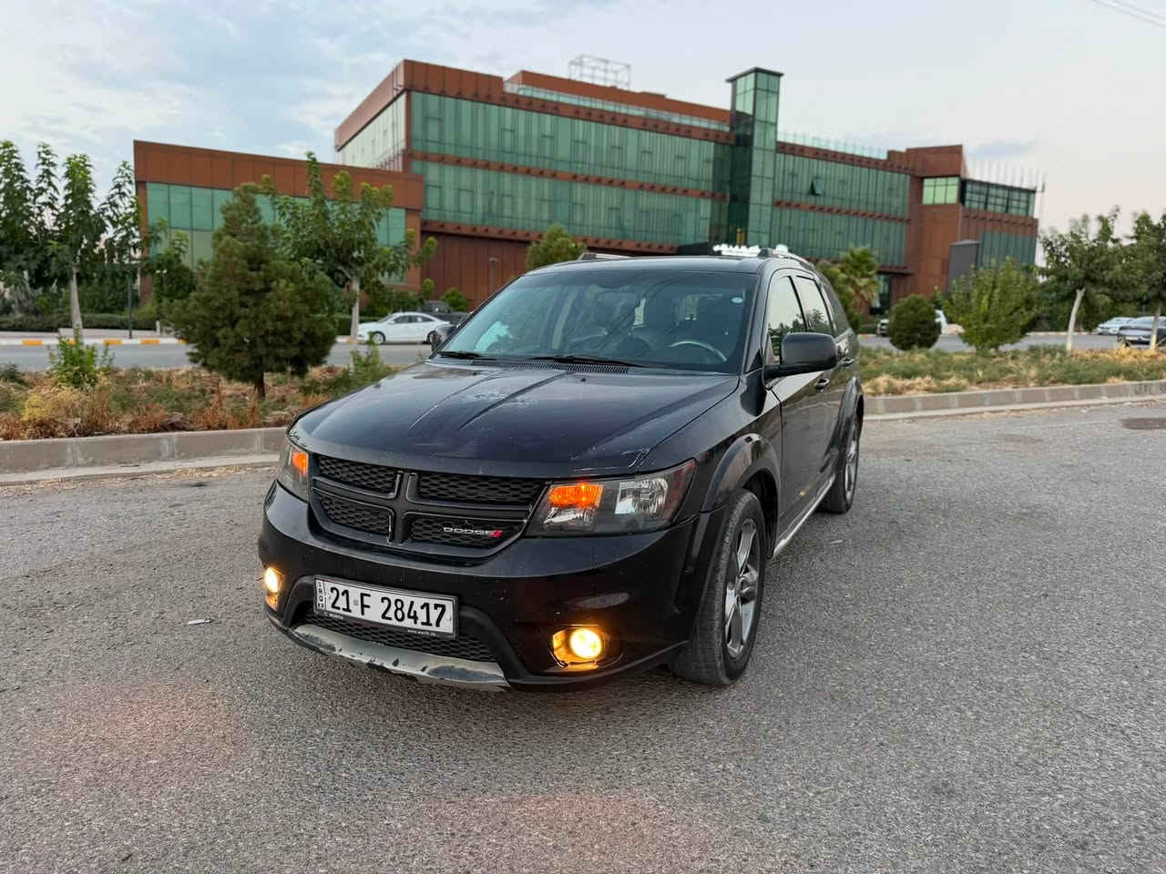 دوج جورني2016
فول مواصفات 
شاشه كاميرا 3ريز
كوشن كوشن كاره باي
ته بريد مه ركزي 
4بستون 
سعر:9700$
***********
