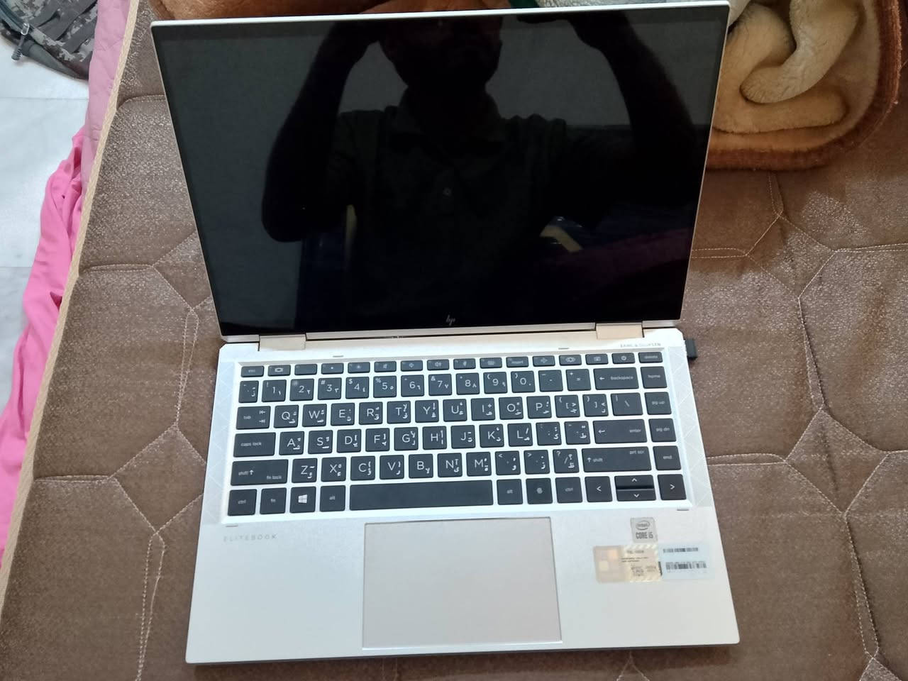 Hp elitebook الجيل العاشر
شاشه لمس كيبورد ضوئي 
الرام 16 
الهارد 512 ssd 
سعرها 400 الف 
للتواصل 
***********
