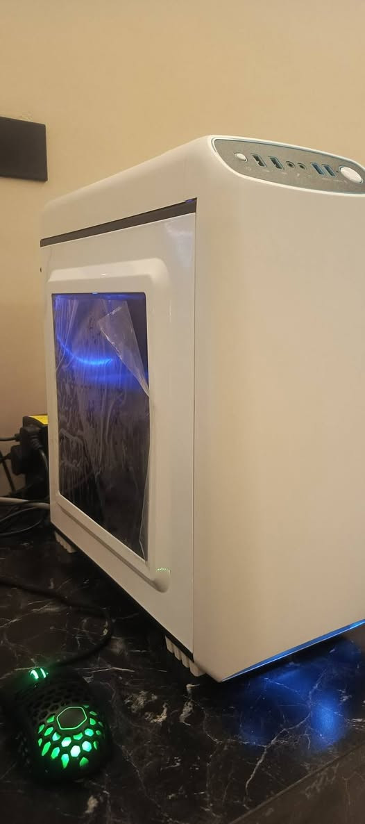 تجميعة العاب جديدة
M. B Qiyida x99 جديد
Cpu xeon 2680 v4 جديد
Ram 16 gb 2400 
Gpu Rx 580 8 gb sjs white rgb 2 fan
Hdd 500 gb
Ssd 120 gb
Cpu cooler aero cool
Psu thermaltake 550 w
Case جديد 
التجميعة مرتبة غير مستخدمة تم تجميعها وعرضها
عنواني بغداد الطوبجي
يوجد توصيل لكل العراق
***********
السعر ٤٢٠ الف وبيها مجال

