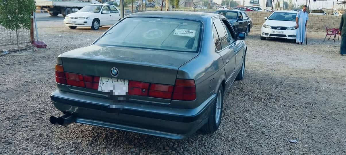 BMW/535/1992
سلام عليكم بيع سريع السياره كير أوتو مكينه مفتوح خير من الله رقم أنبار 
صدر أمامي خلفي جديد سستم صوت صالنصه رياضي السياره حلوه وجاهزه السعر٤٠بيها مجال قليل ***********

