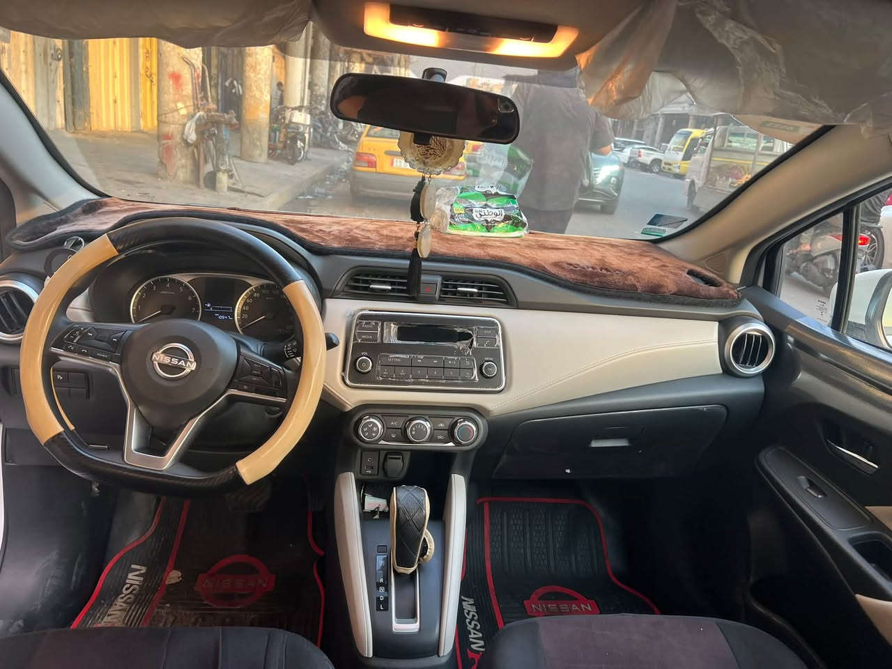 سياره نيسان سني مكسيكي موديل ٢٠٢٤ سياره جديده سنه من مشتريه مو اكثر  من شركه السور ضمان ثلاث سنوات السياره نضيفه ماشيه 10000 بدون حادث أو ضربه سعرها 133 وبيه مجال للاستفسار على رقم ***********
***********

